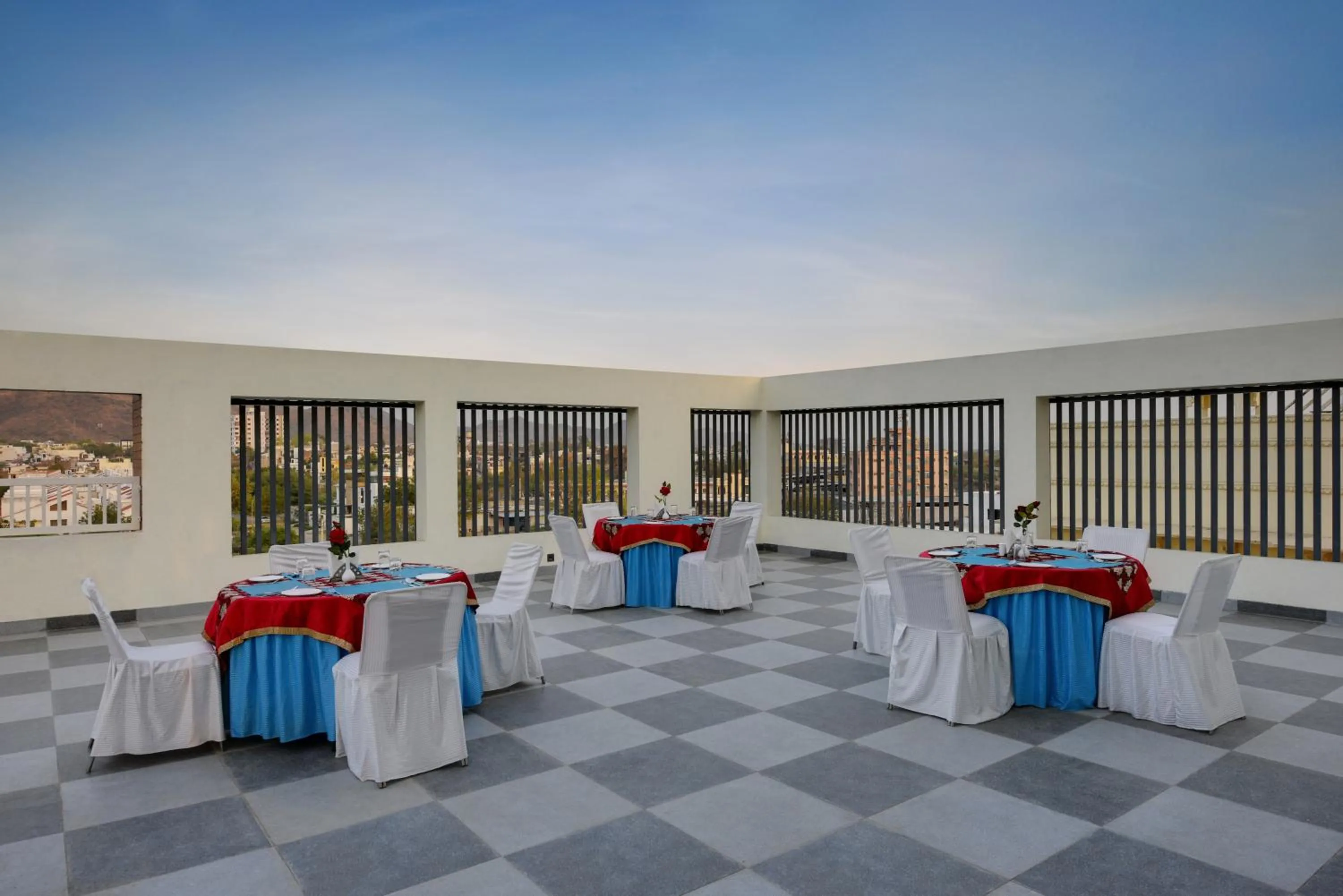 Restaurant/places to eat in Hotel khumani By Hills N Dunes