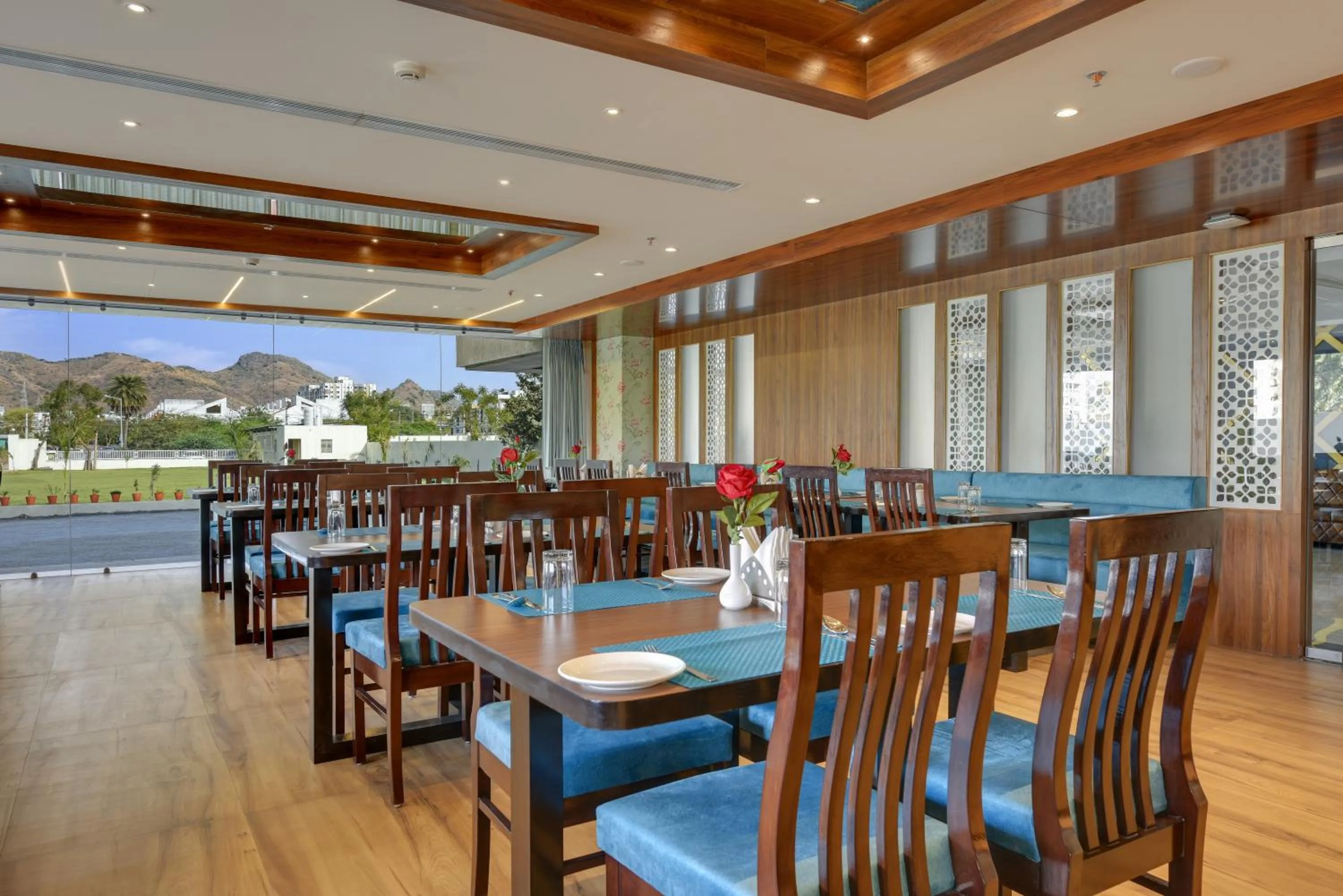 Restaurant/places to eat in Hotel khumani By Hills N Dunes