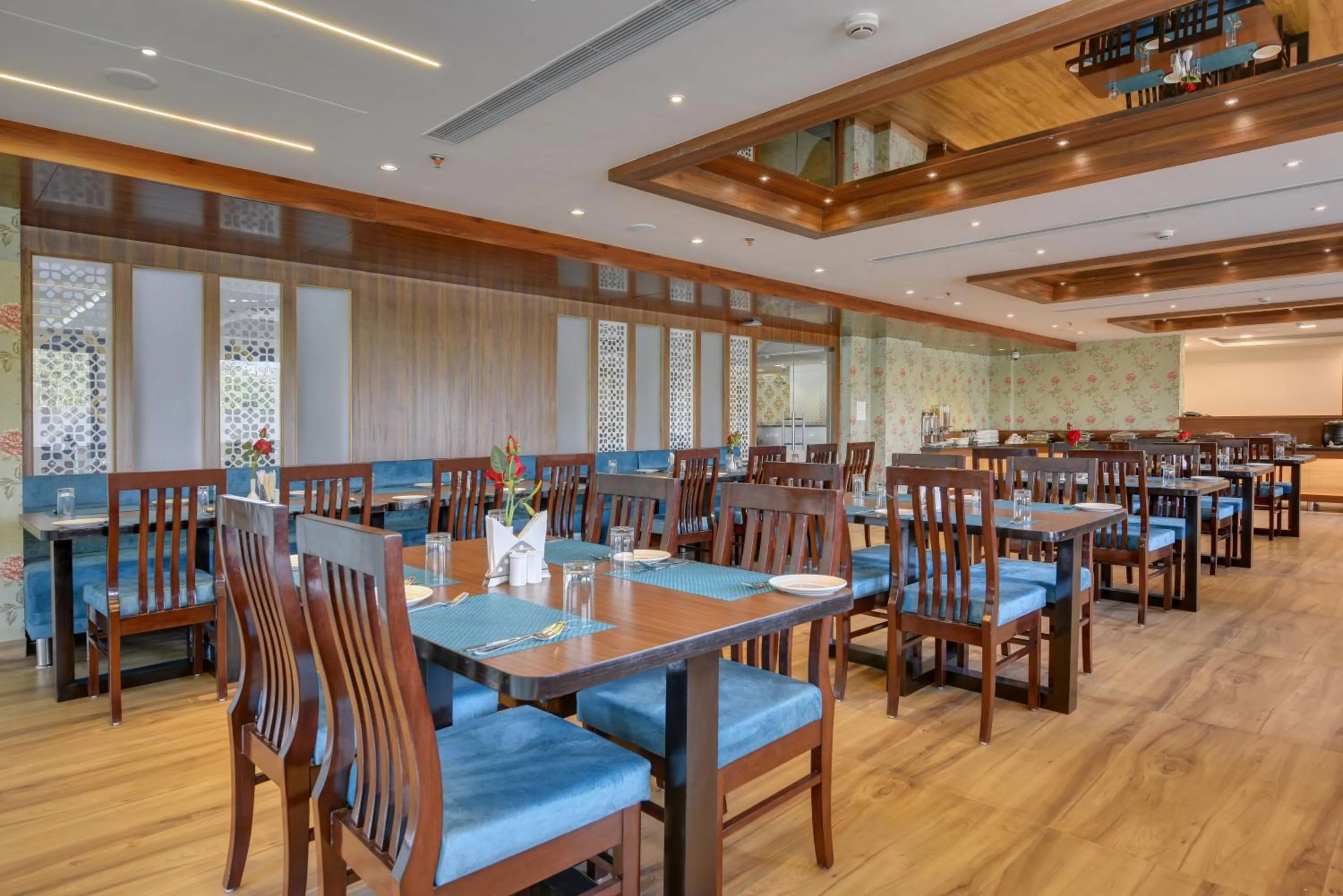 Restaurant/places to eat in Hotel khumani By Hills N Dunes