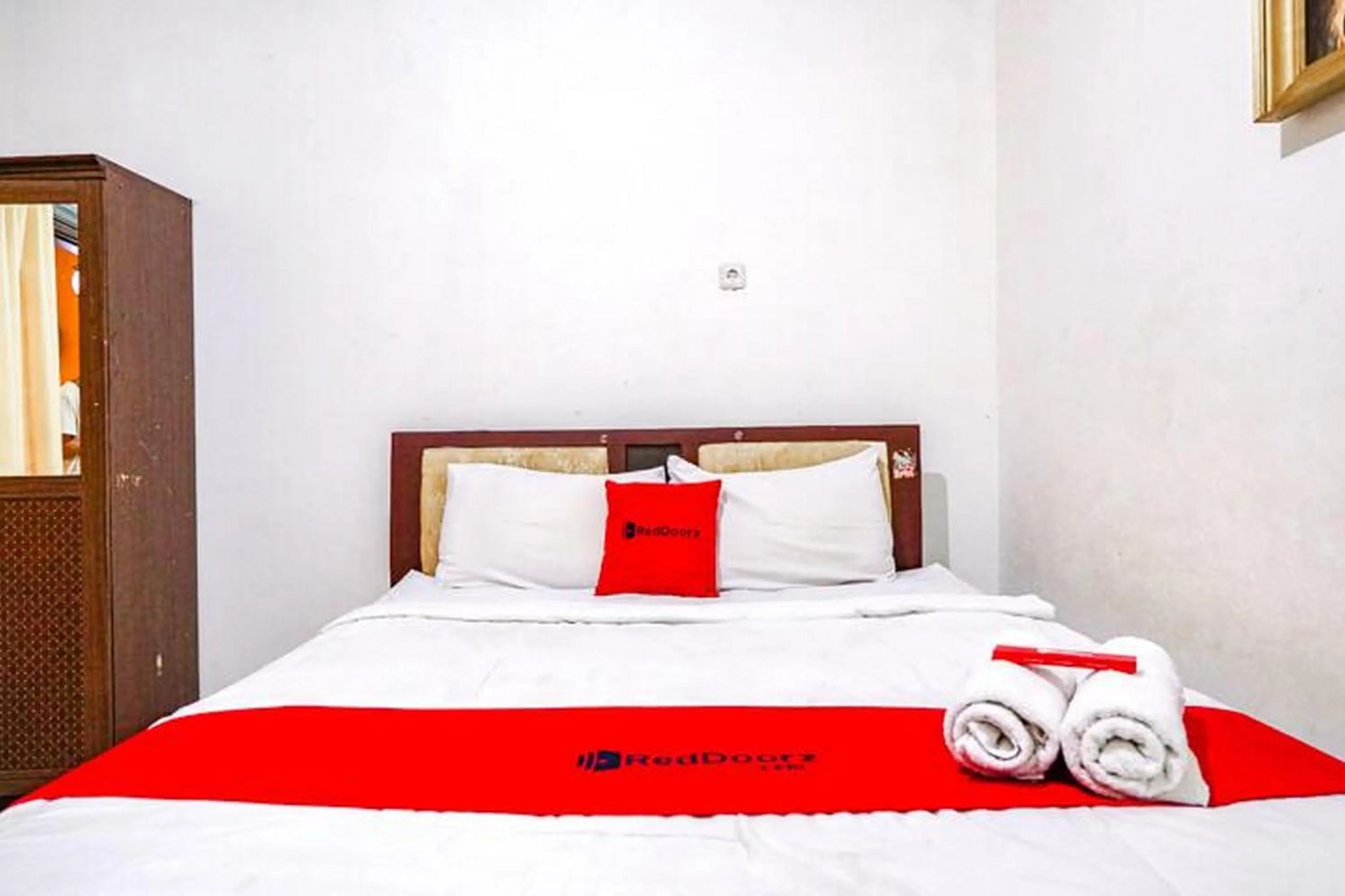 RedDoorz near Mall Ciputra World Surabaya