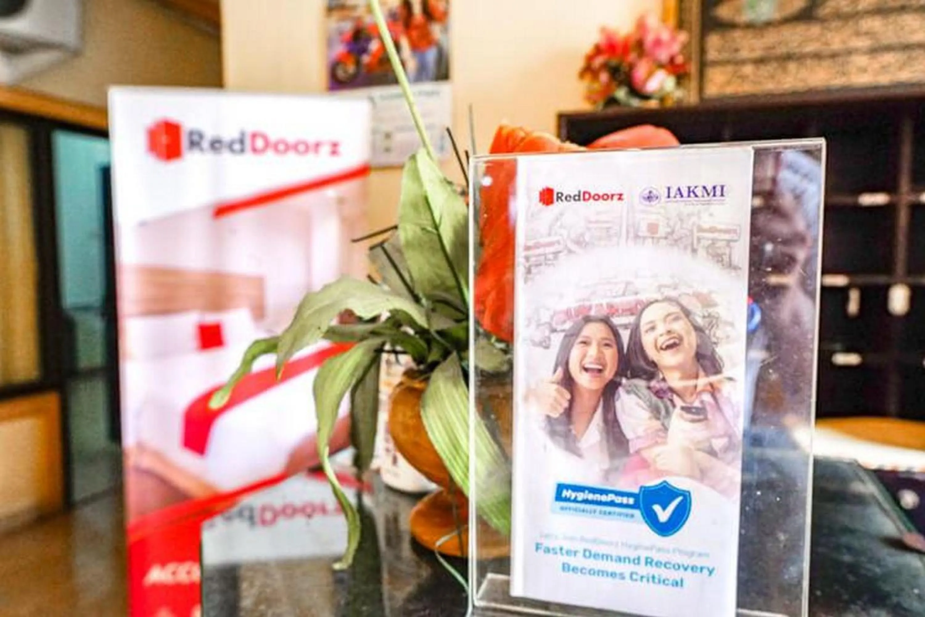 RedDoorz near Mall Ciputra World Surabaya