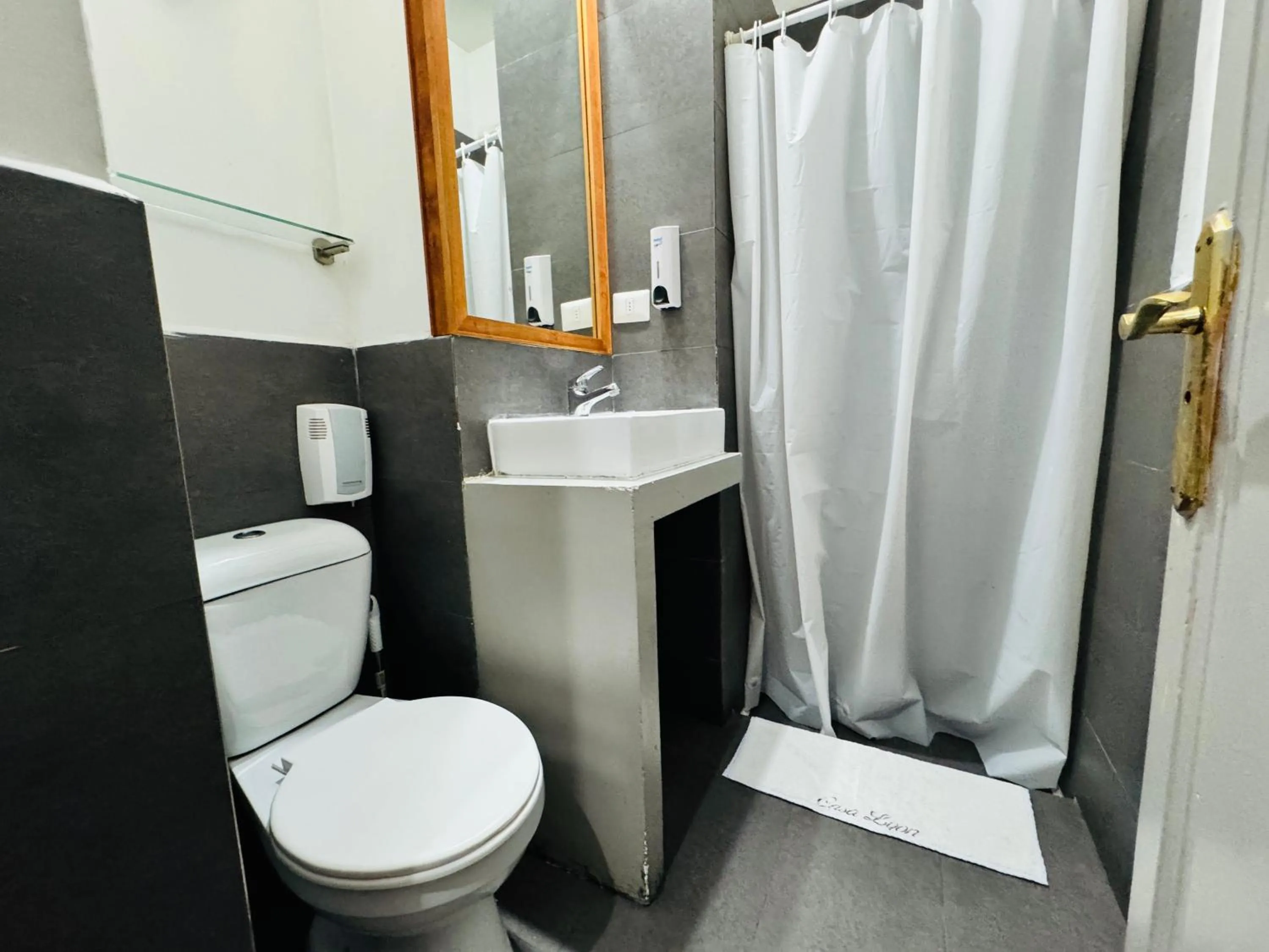 Bathroom in Hotel Casa Lyon