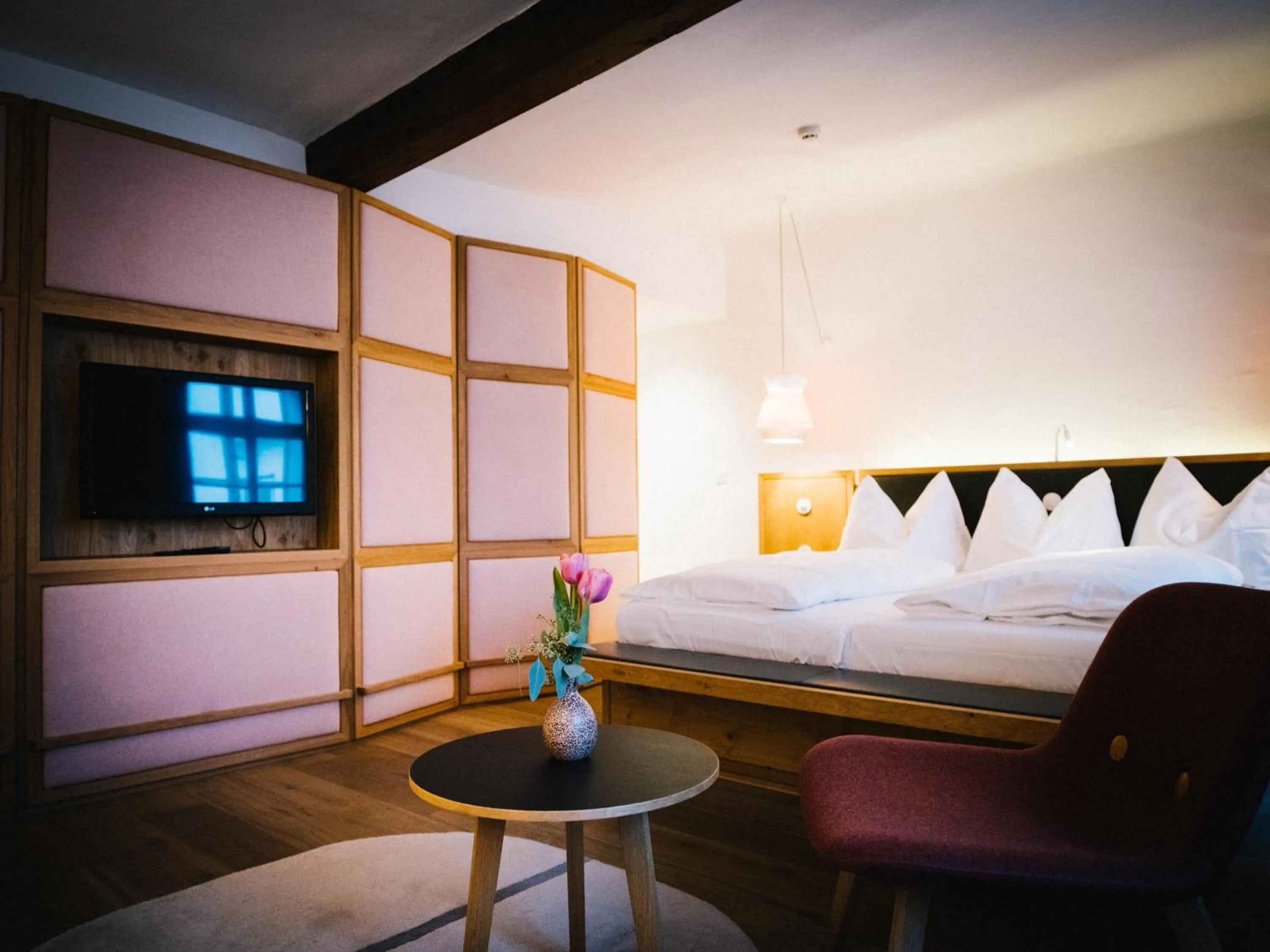 TV and multimedia, Bed in artHotel Blaue Gans