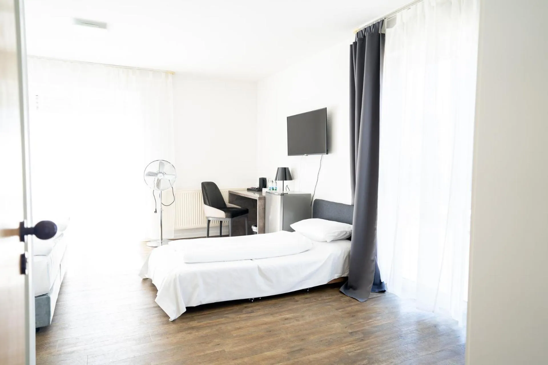 Photo of the whole room, Bed in AP Hotel Mannheim Viernheim