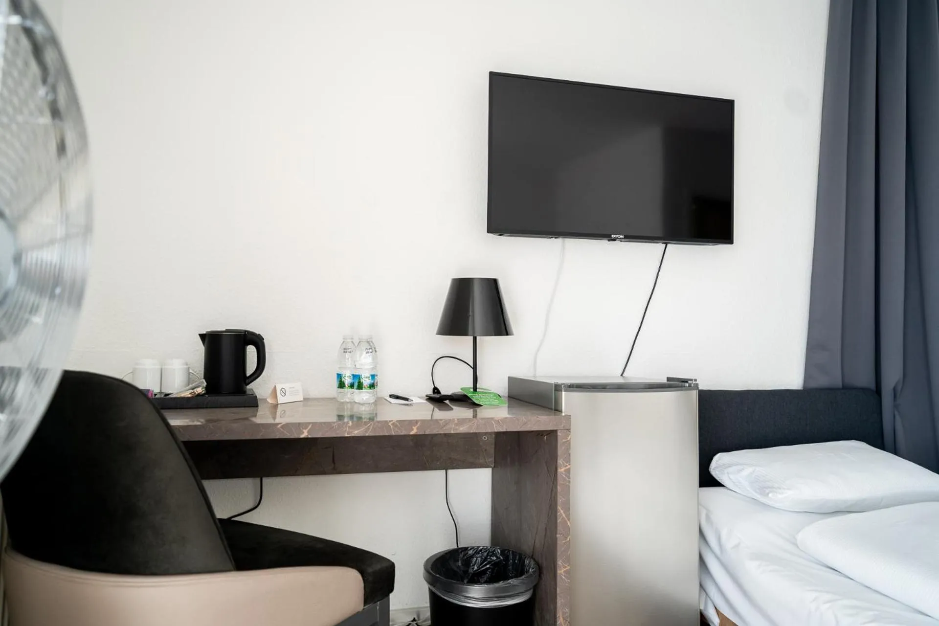 Photo of the whole room, Bed in AP Hotel Mannheim Viernheim