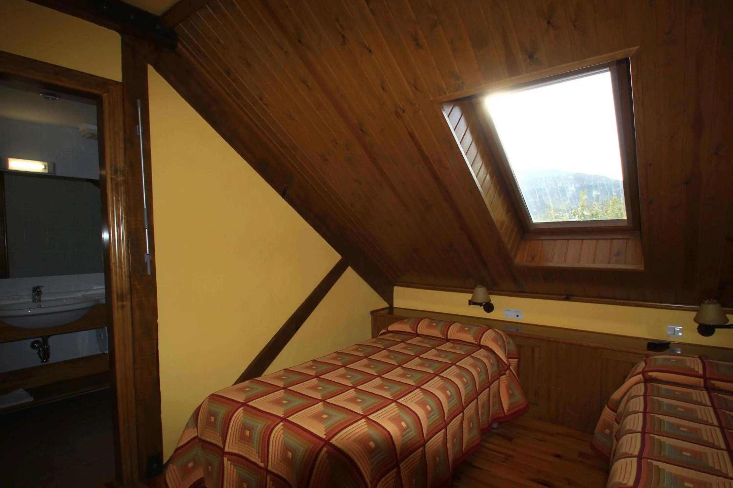 Photo of the whole room, Bed in Hotel, Bungalows y Camping Viu