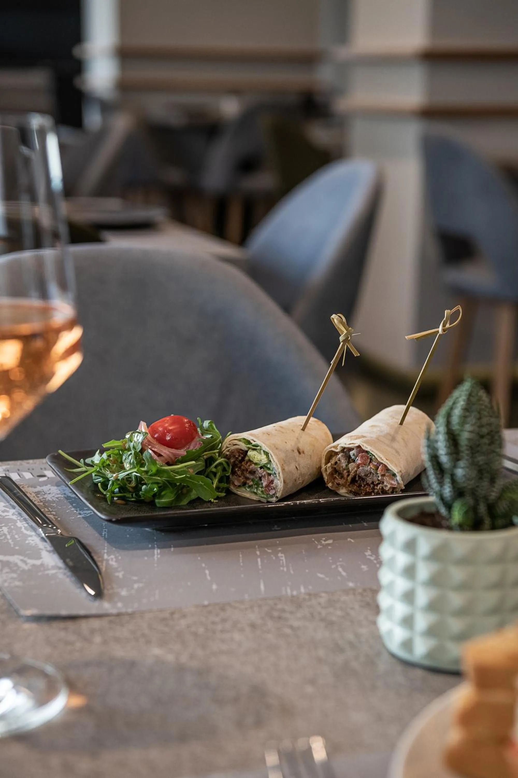 Restaurant/places to eat in Morum City Hotel Chania