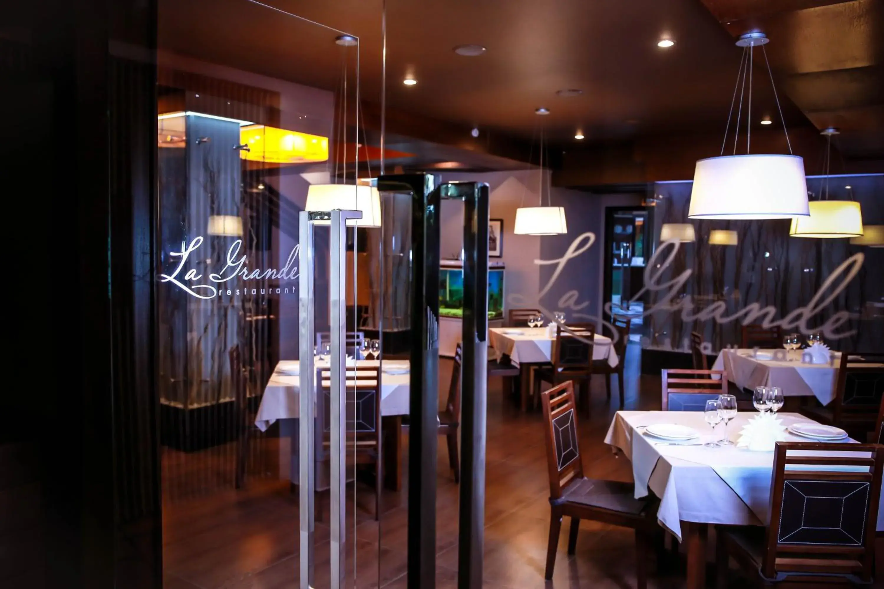 Restaurant/places to eat in Grand M Hotel Restaurant/places to eat in Grand M Hotel