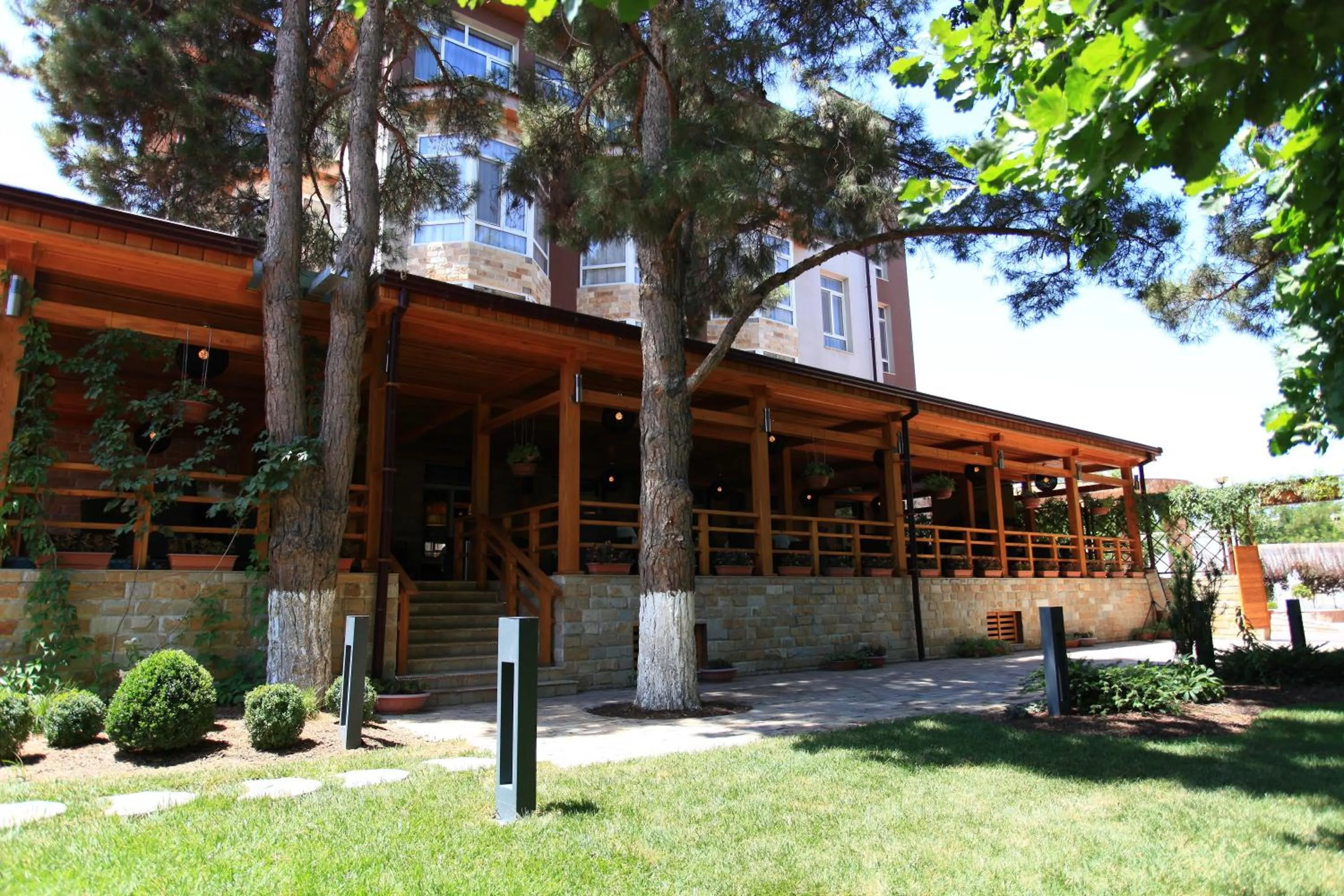 Restaurant/places to eat in Grand M Hotel