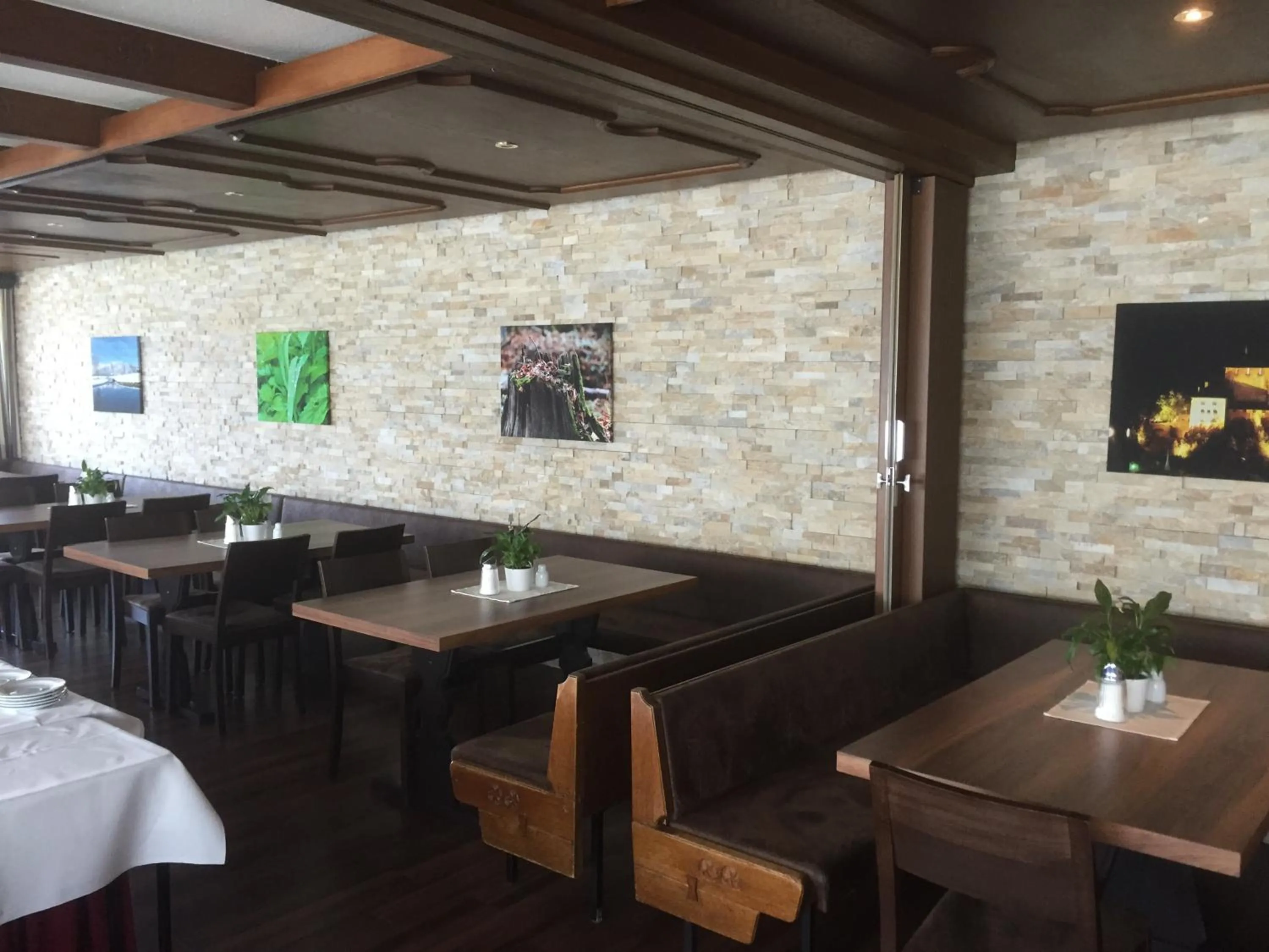 Restaurant/places to eat in Hotel Restaurant Rössle