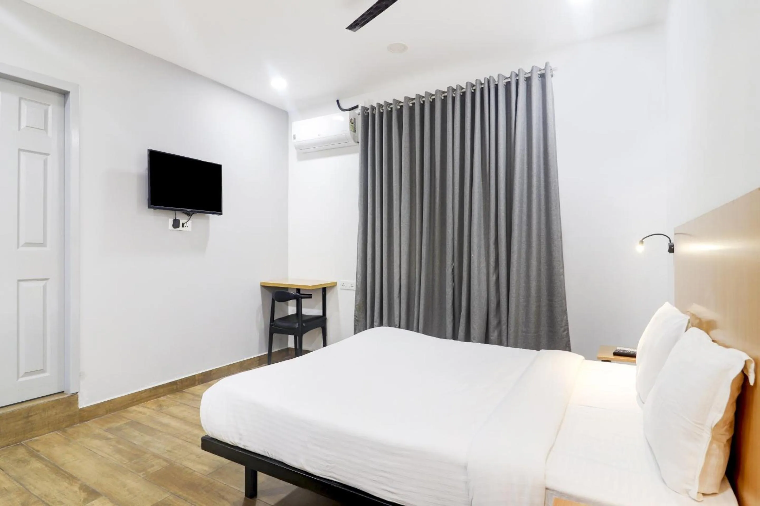 Bedroom in Townhouse Madhapur Near Shilparamam
