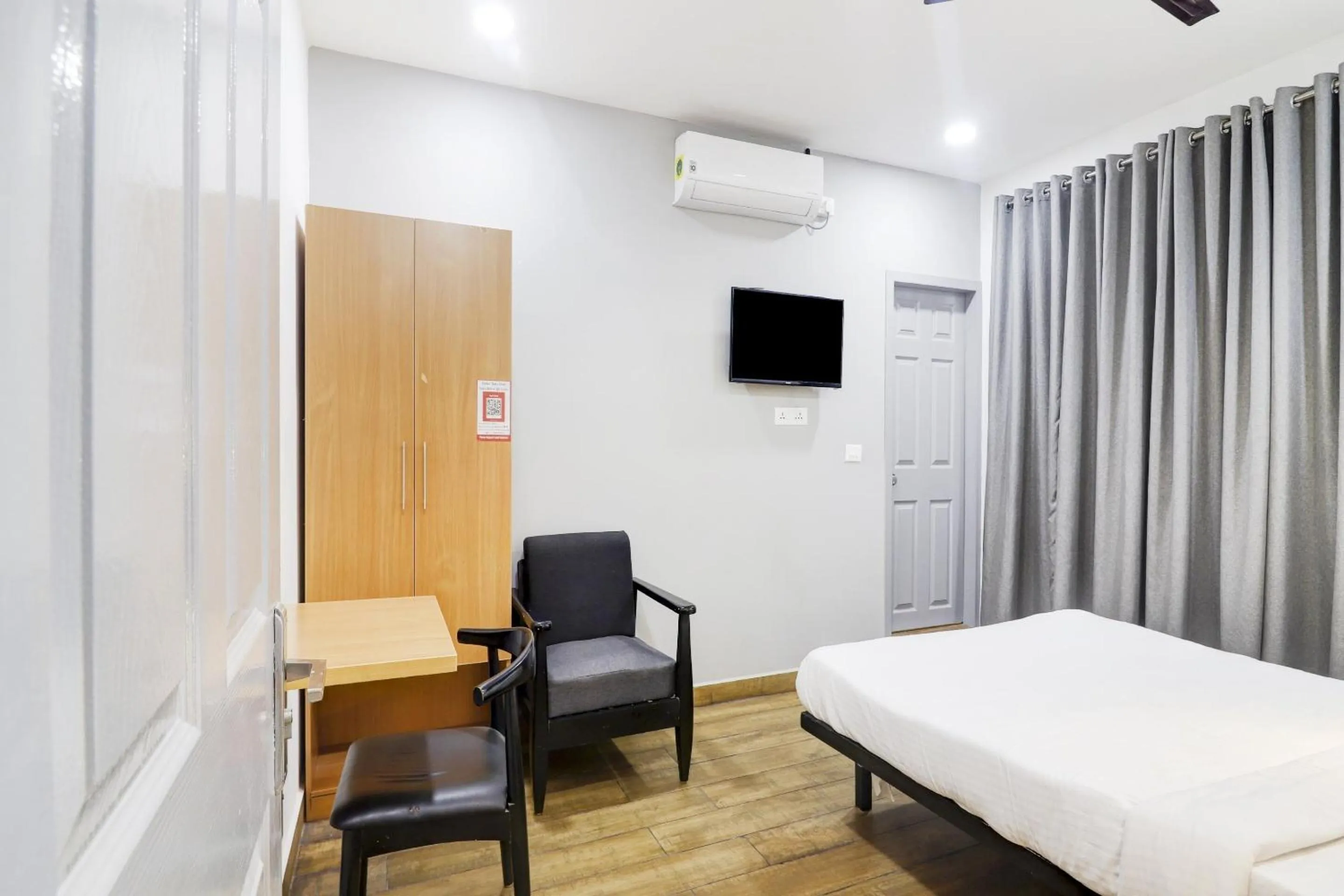 Bedroom, Bed in Townhouse Madhapur Near Shilparamam