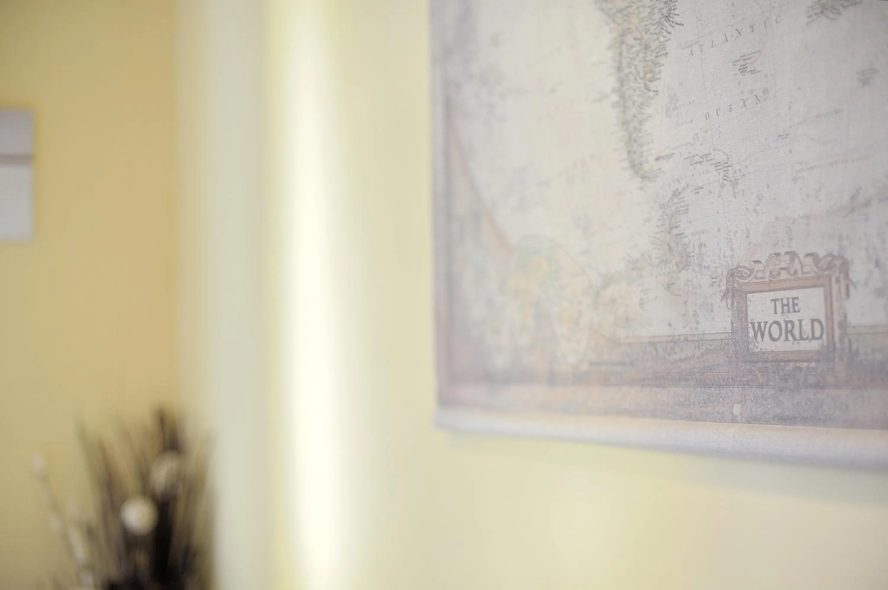 Communal lounge/ TV room in Aquarius Inn