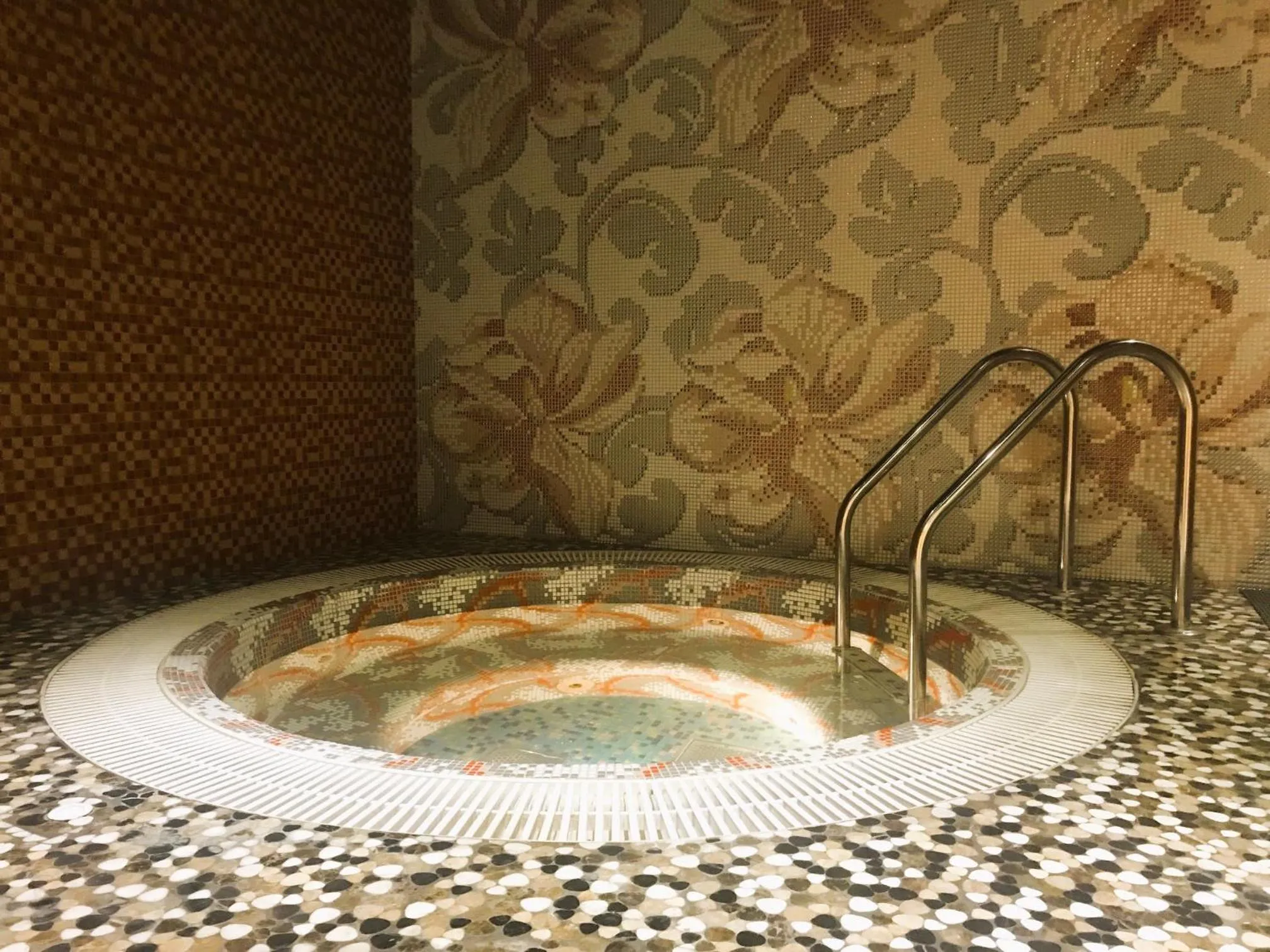 Spa and wellness centre/facilities in Royal Rose Abu Dhabi, a Curio Collection by Hilton Affiliated Hotel