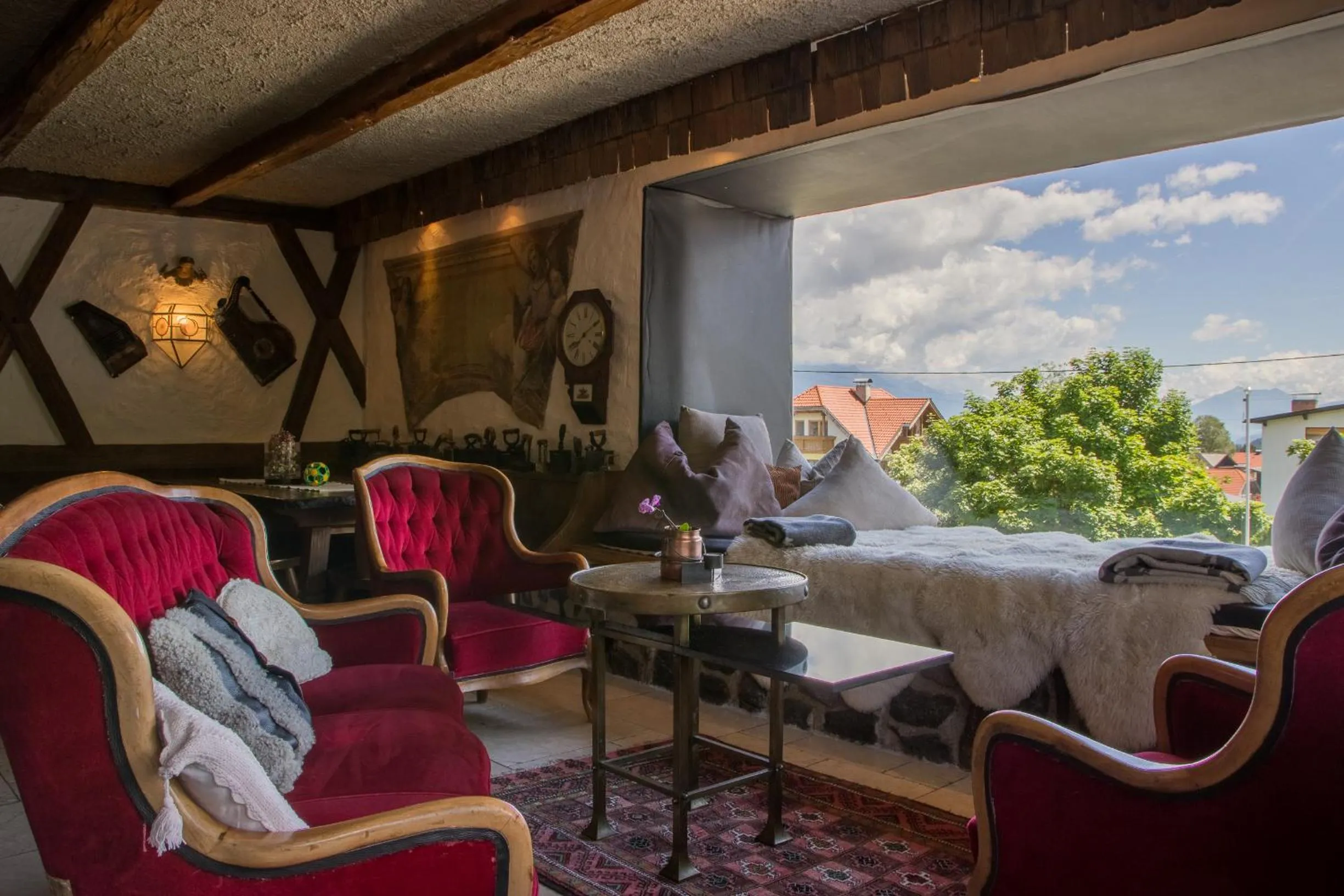 Communal lounge/ TV room in Alp Art Hotel Götzens