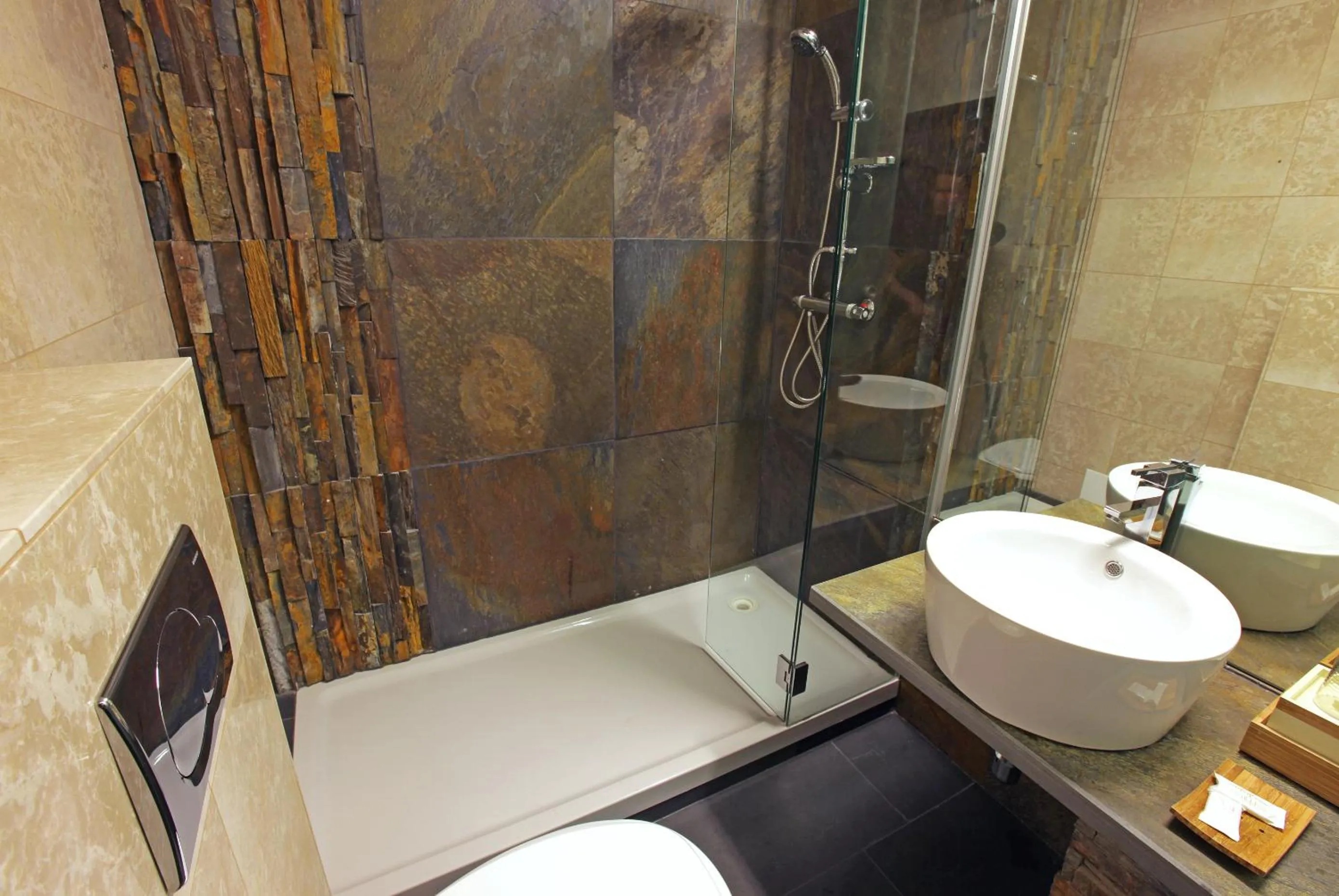 Bathroom in Alp Art Hotel Götzens