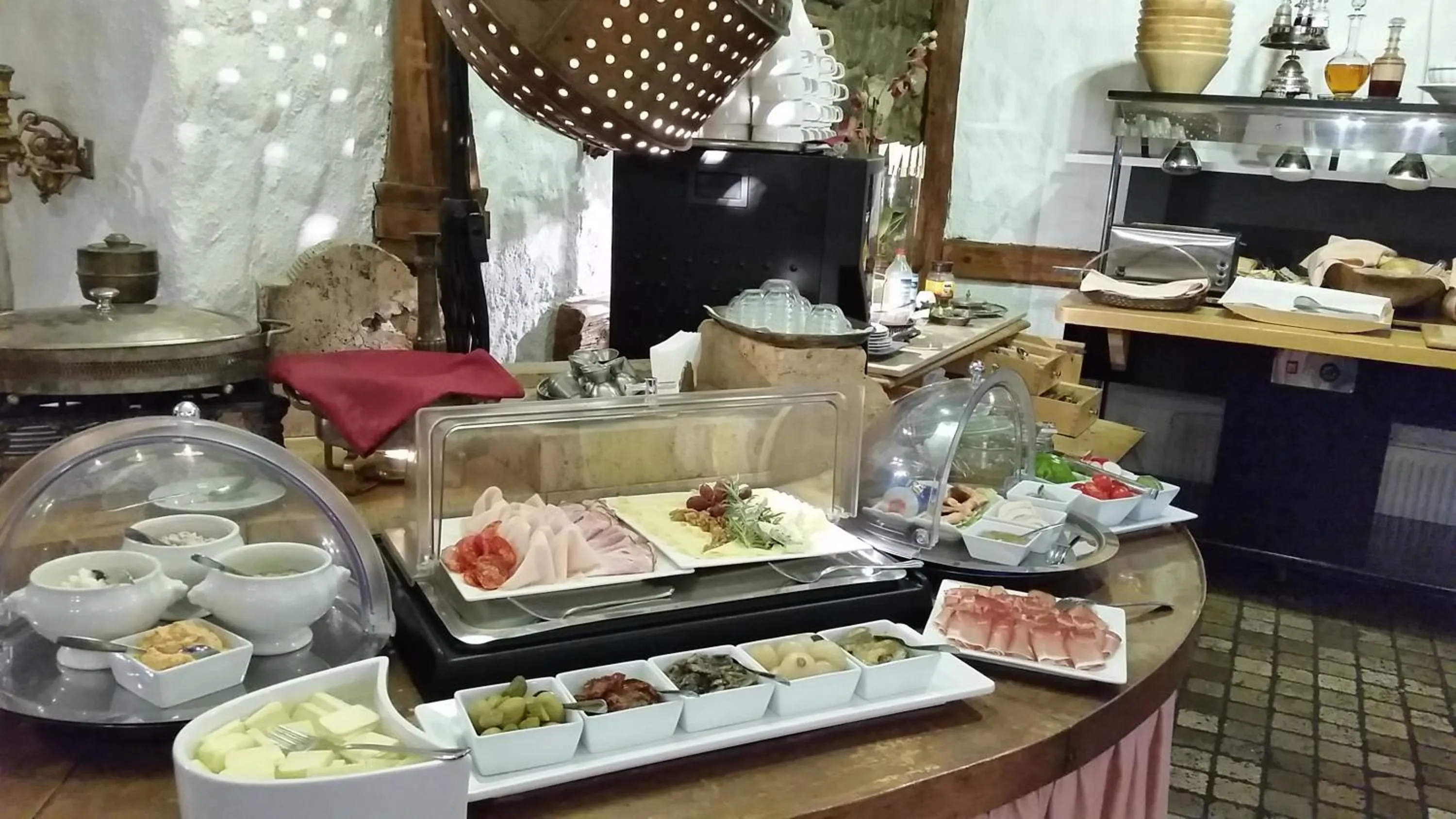 Buffet breakfast in Alp Art Hotel Götzens