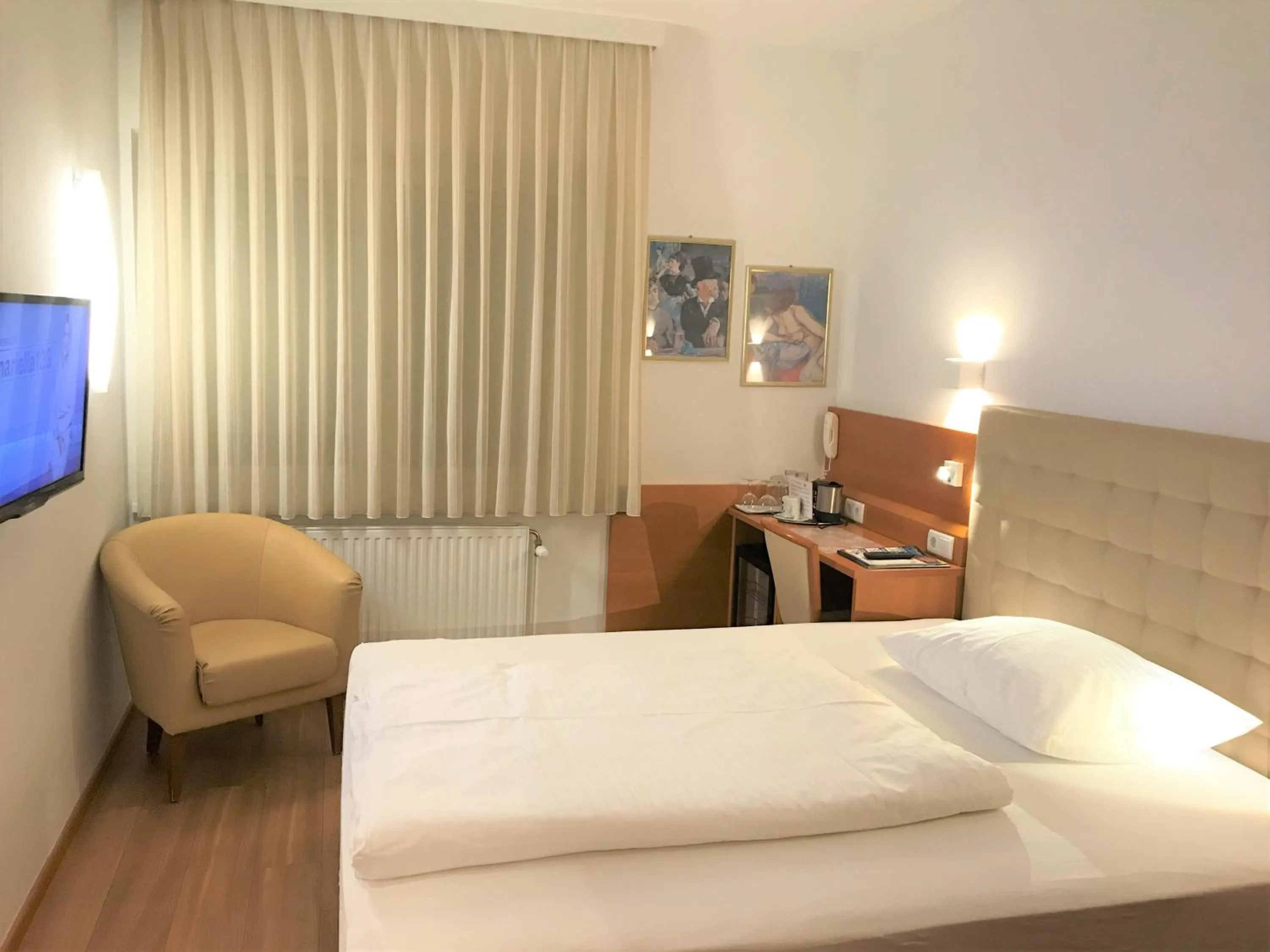 Bed in City Hotel Albrecht