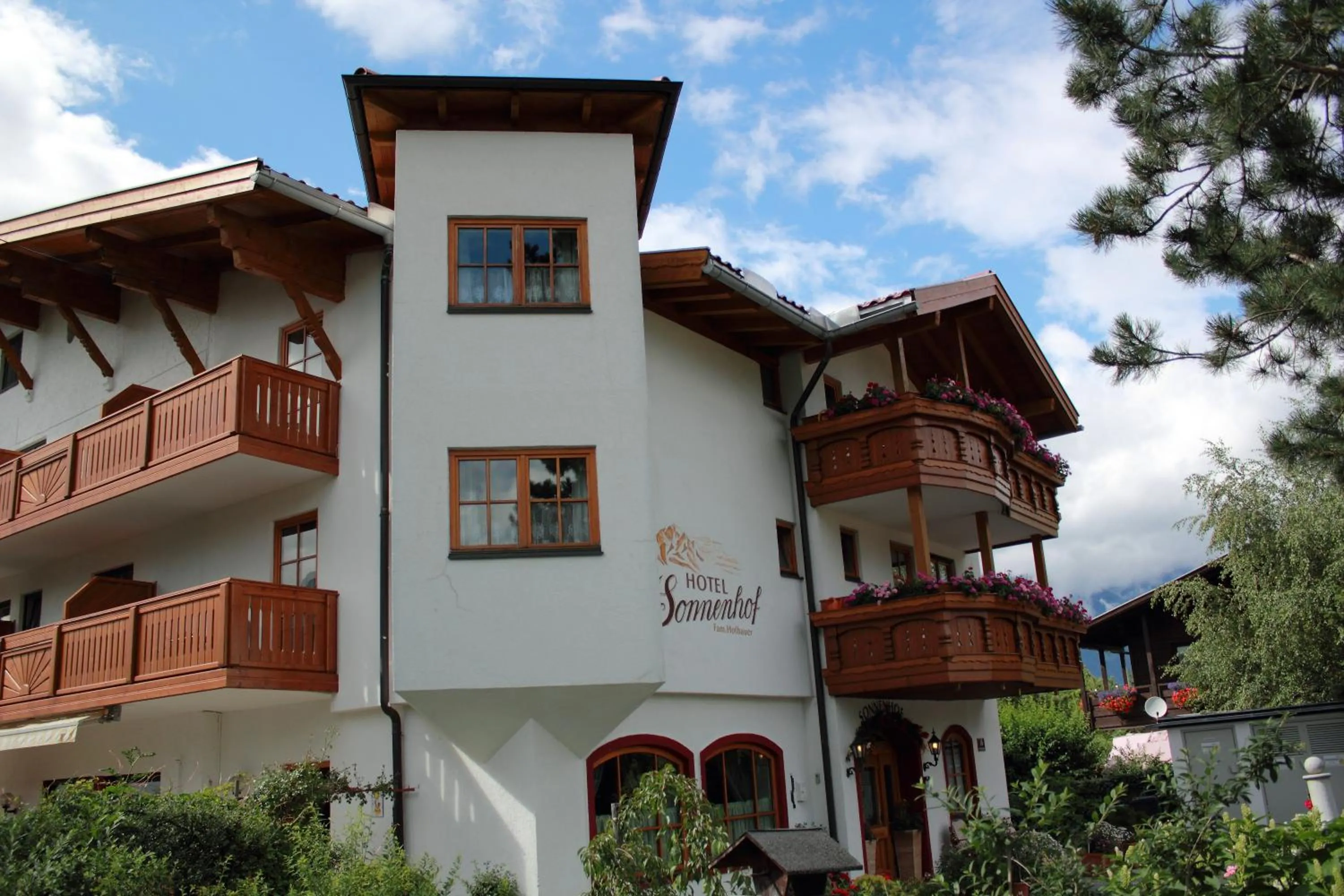 Facade/entrance in Hotel Sonnenhof - bed & breakfast & appartements