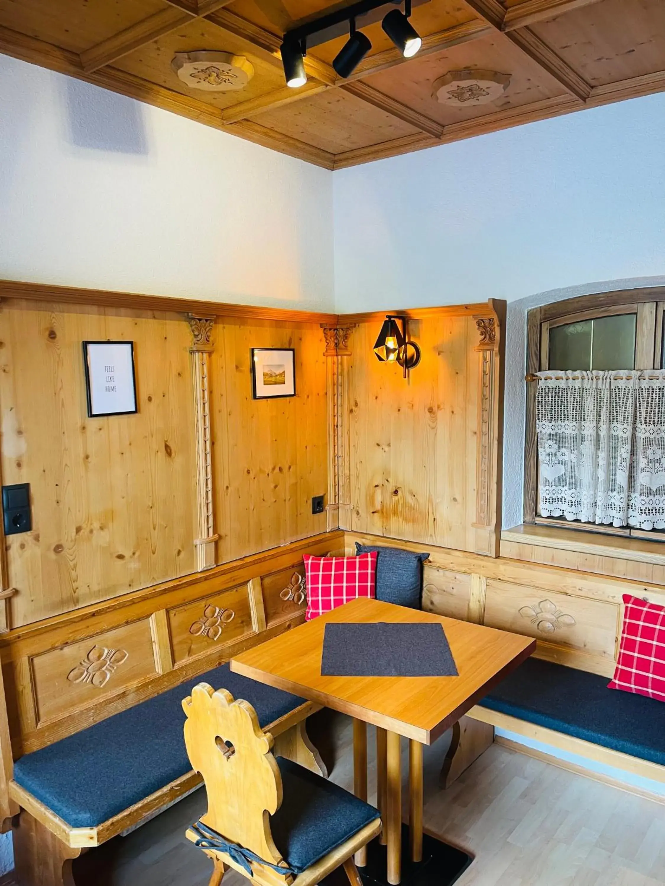 Lounge or bar in Hotel Sonnenhof - bed & breakfast & appartements Lounge or bar in Hotel Sonnenhof - bed & breakfast & appartements