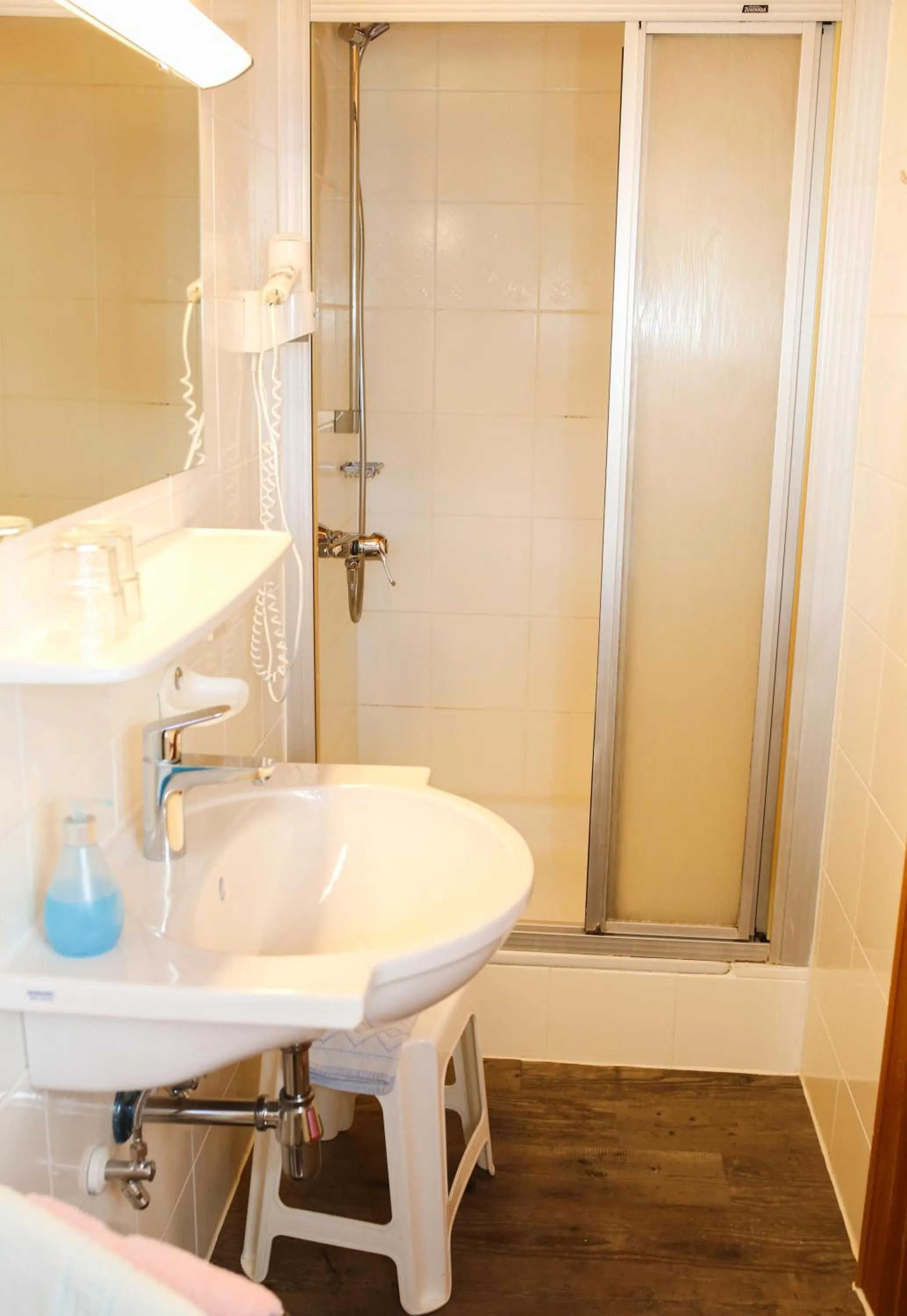 Shower in Hotel Sonnenhof - bed & breakfast & appartements