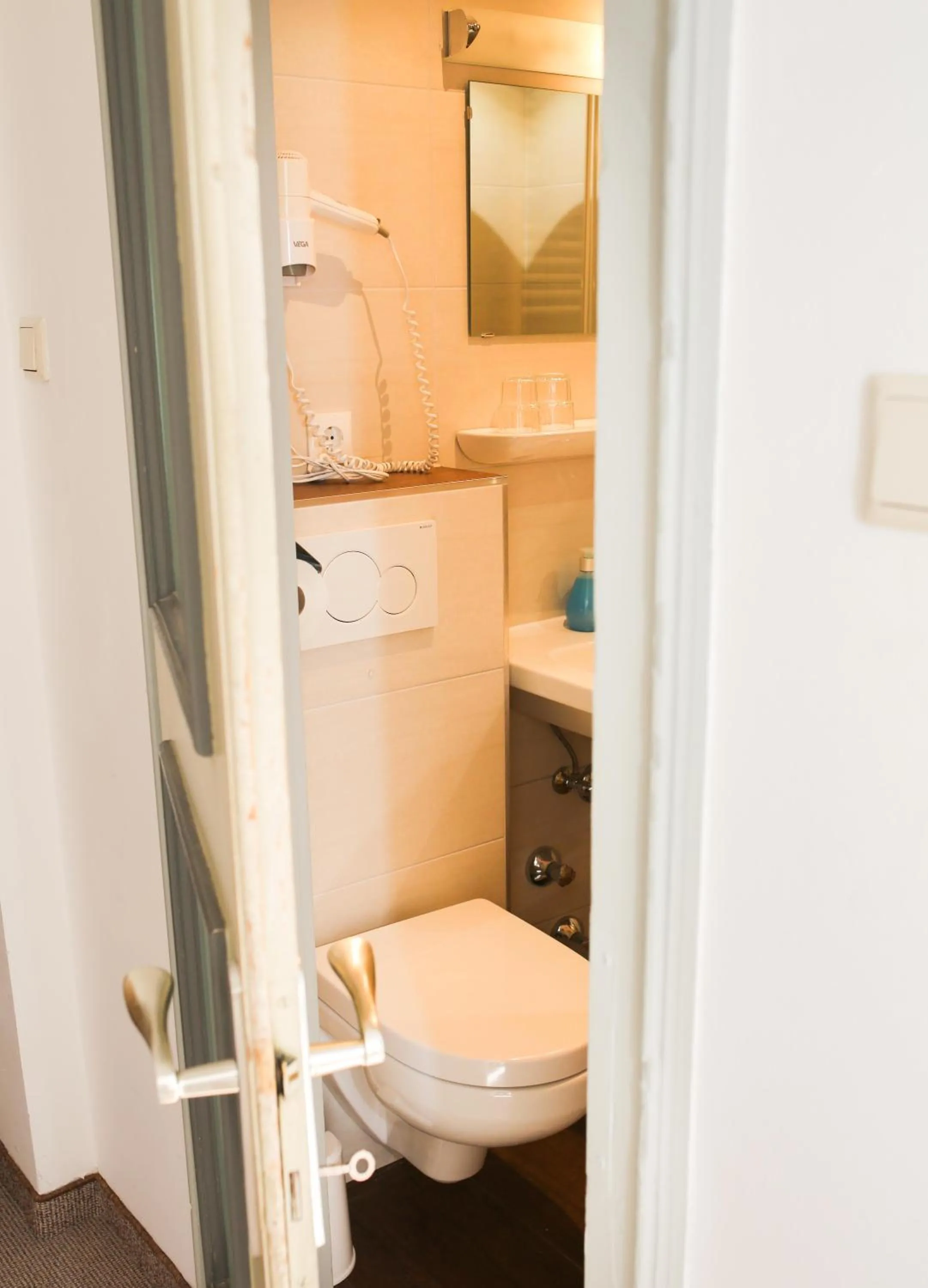 Shower in Hotel Sonnenhof - bed & breakfast & appartements