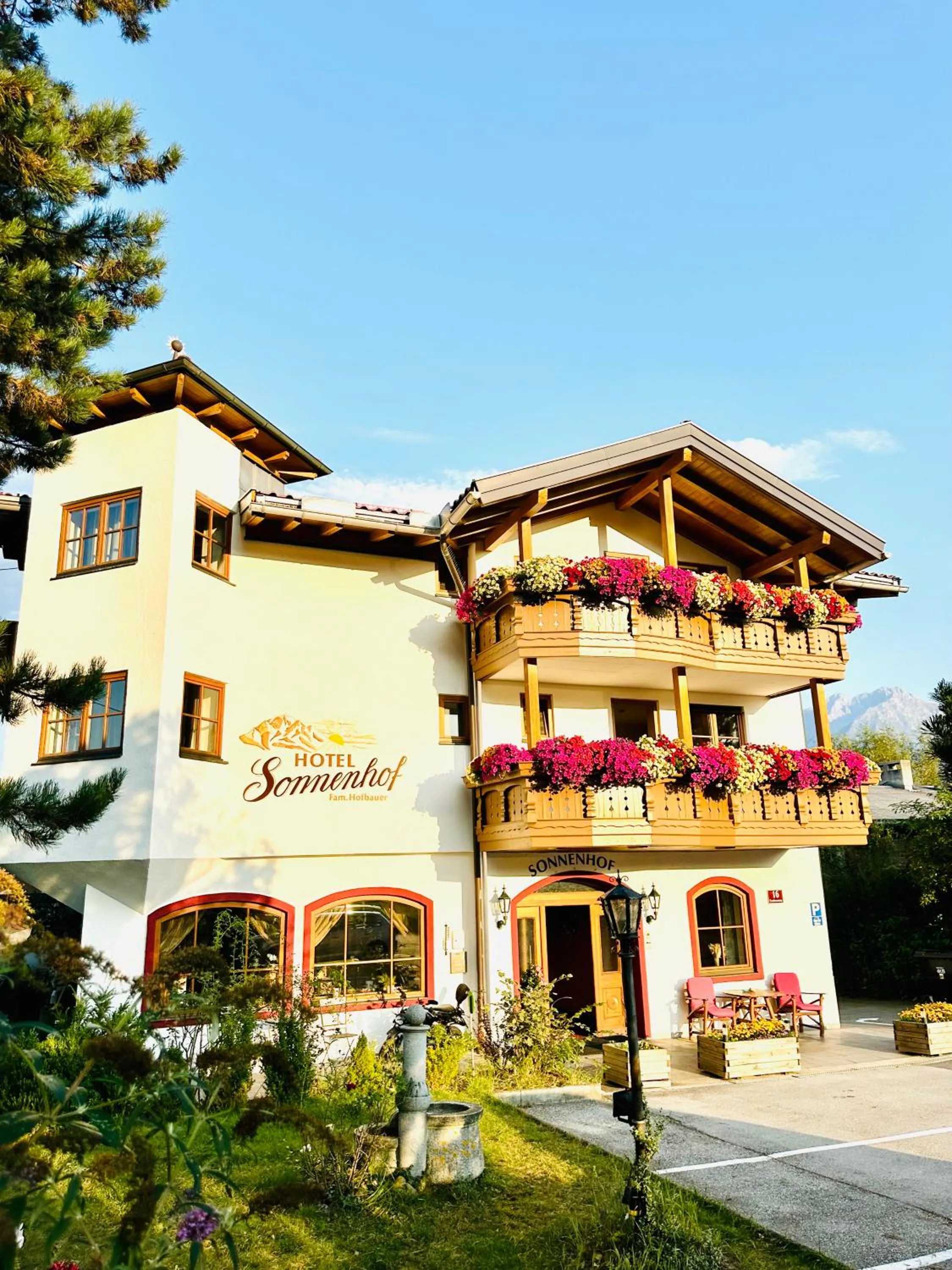 Property building in Hotel Sonnenhof - bed & breakfast & appartements