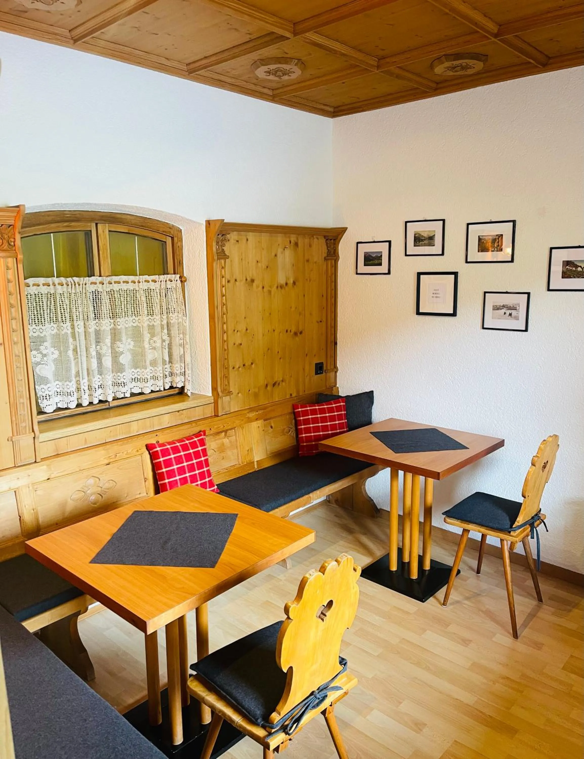 Communal lounge/ TV room in Hotel Sonnenhof - bed & breakfast & appartements