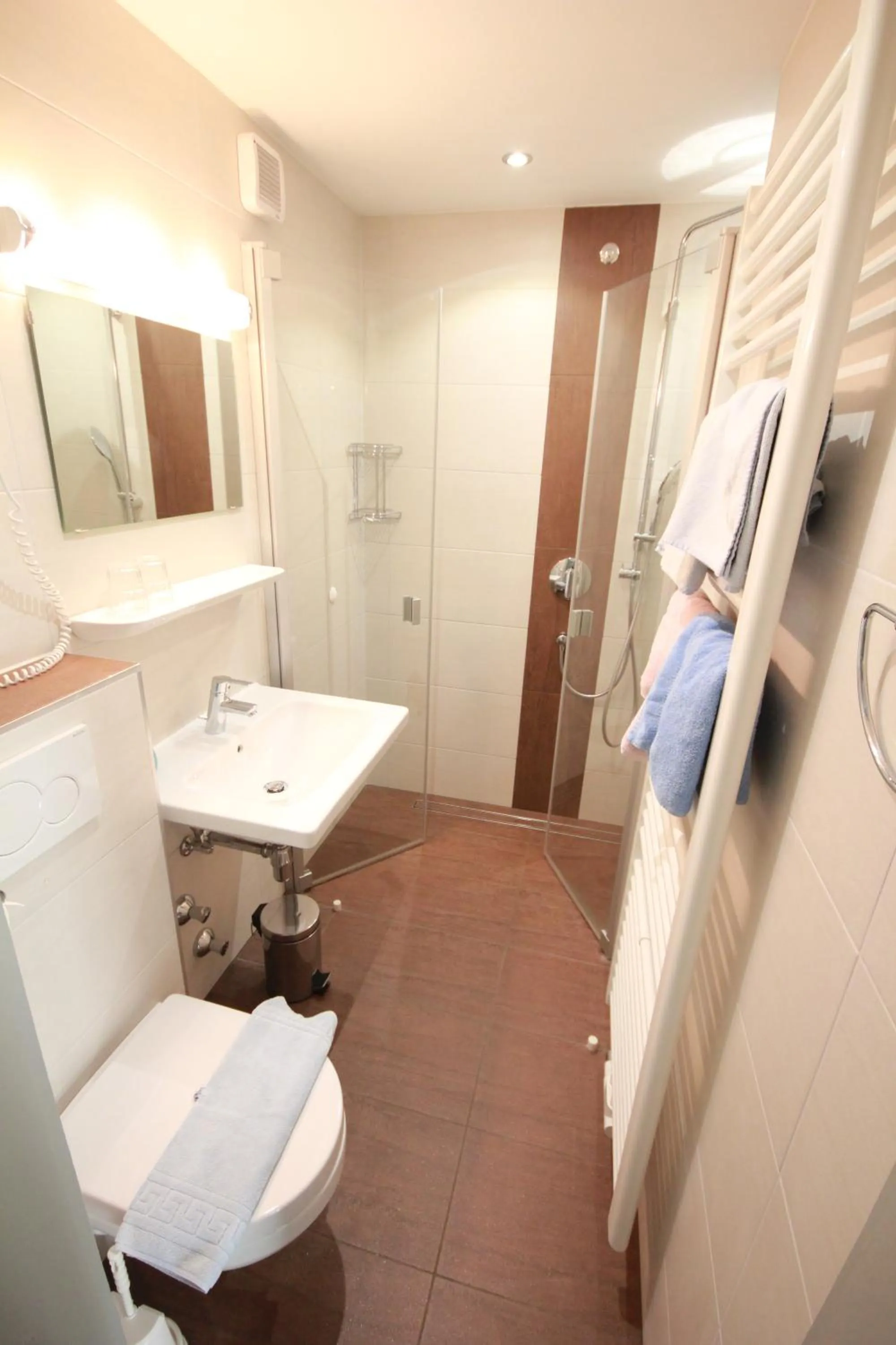 Shower in Hotel Sonnenhof - bed & breakfast & appartements