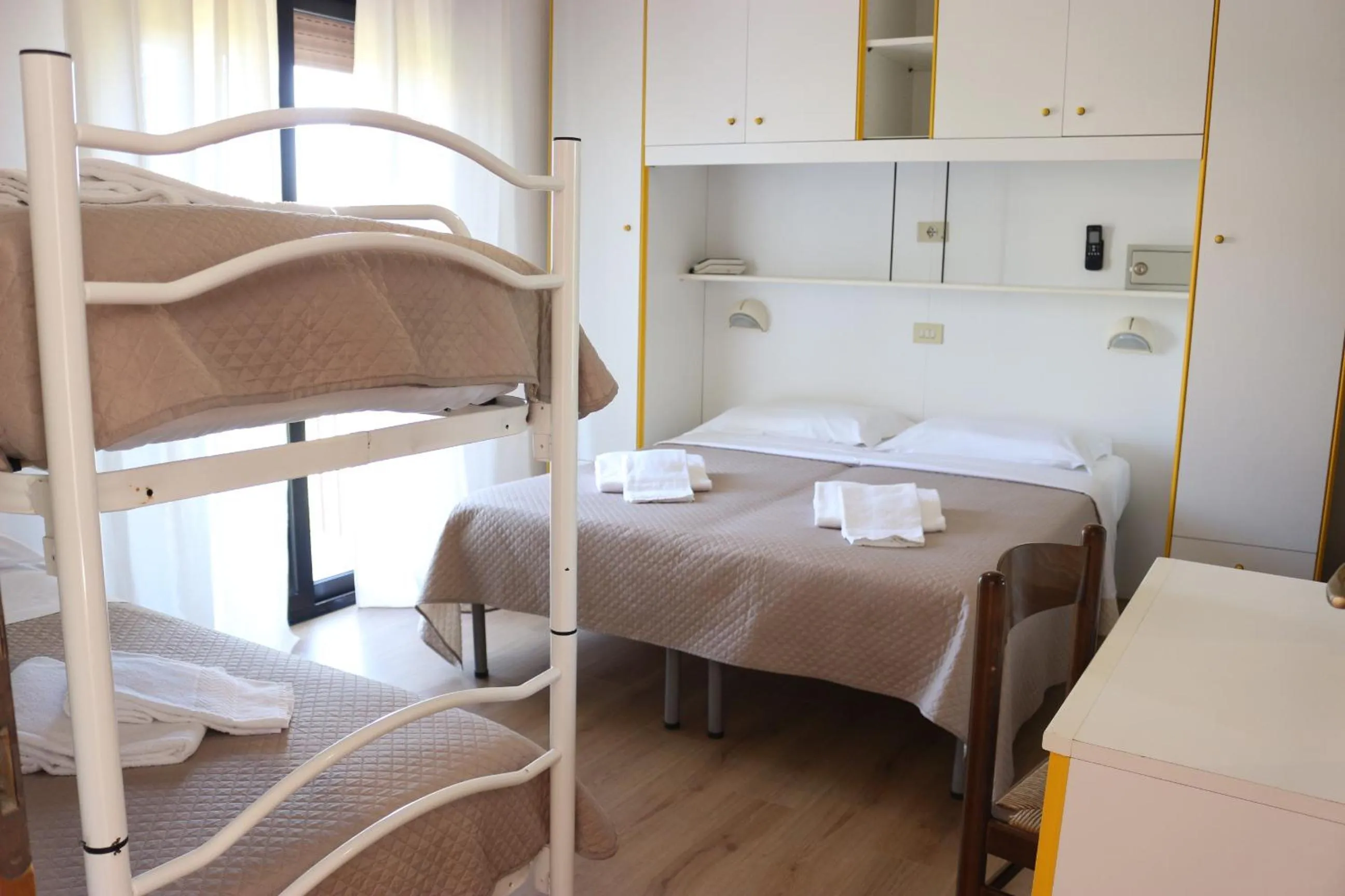 bunk bed, Bed in Hotel Neps