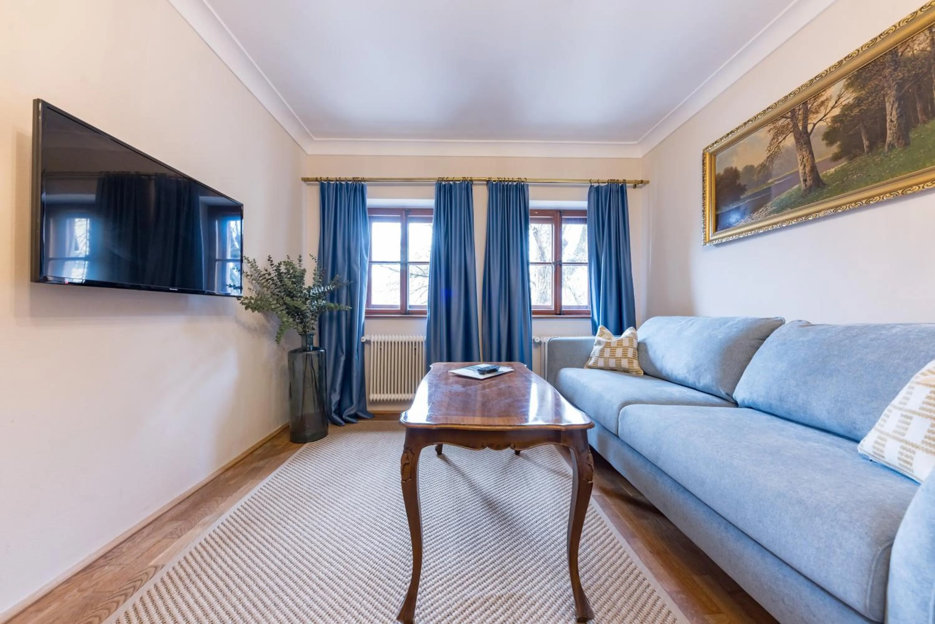 TV and multimedia in Der Schlosswirt zu Anif - Biedermeierhotel und Restaurant