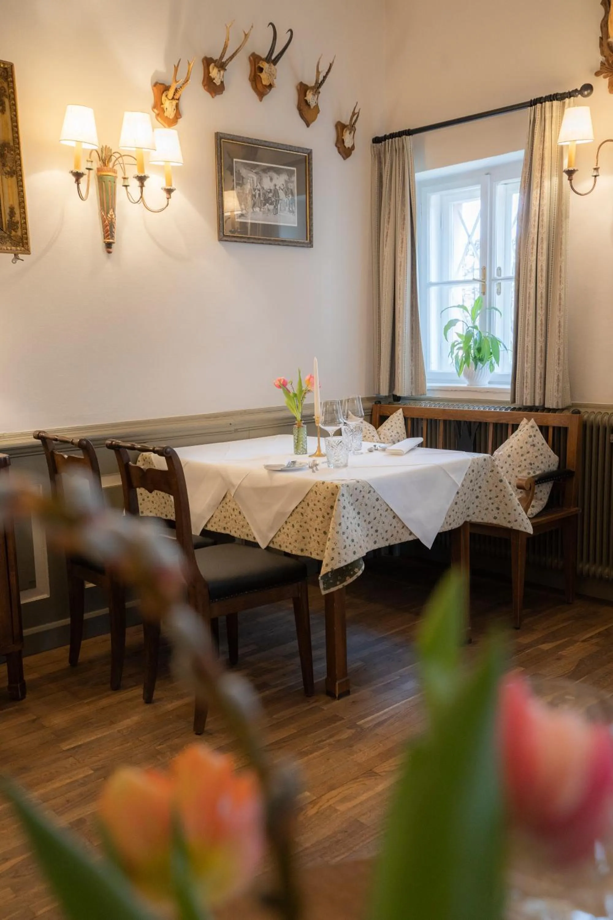 Restaurant/places to eat in Der Schlosswirt zu Anif - Biedermeierhotel und Restaurant