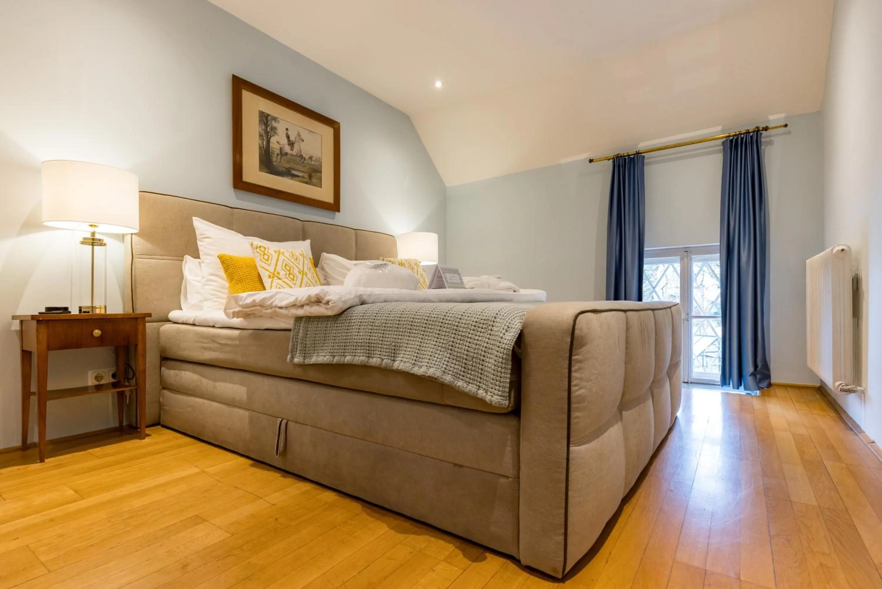 Bed in Der Schlosswirt zu Anif - Biedermeierhotel und Restaurant