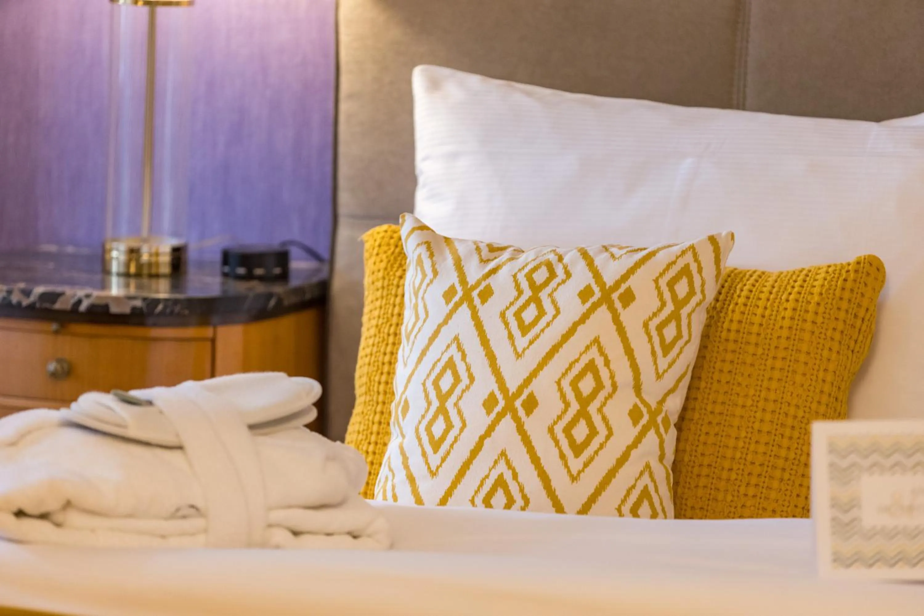 Bed in Der Schlosswirt zu Anif - Biedermeierhotel und Restaurant