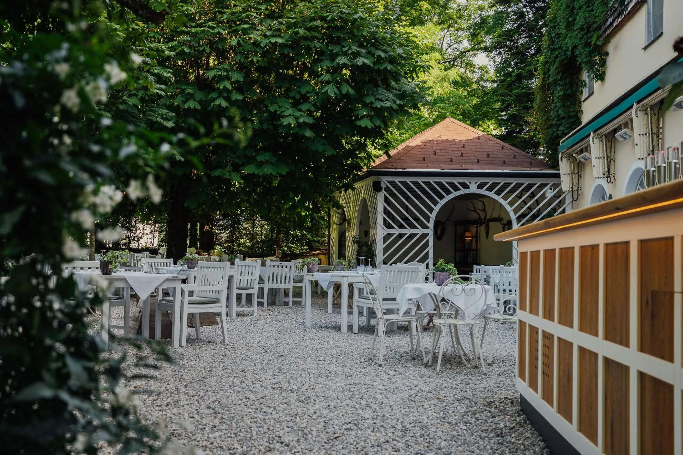 Restaurant/places to eat in Der Schlosswirt zu Anif - Biedermeierhotel und Restaurant