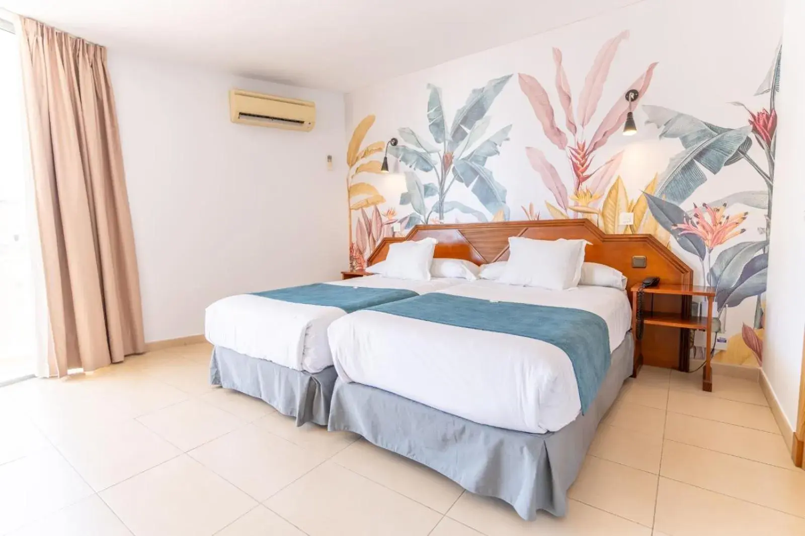 Triple Room in Hotel Mainare Playa Triple Room in Hotel Mainare Playa