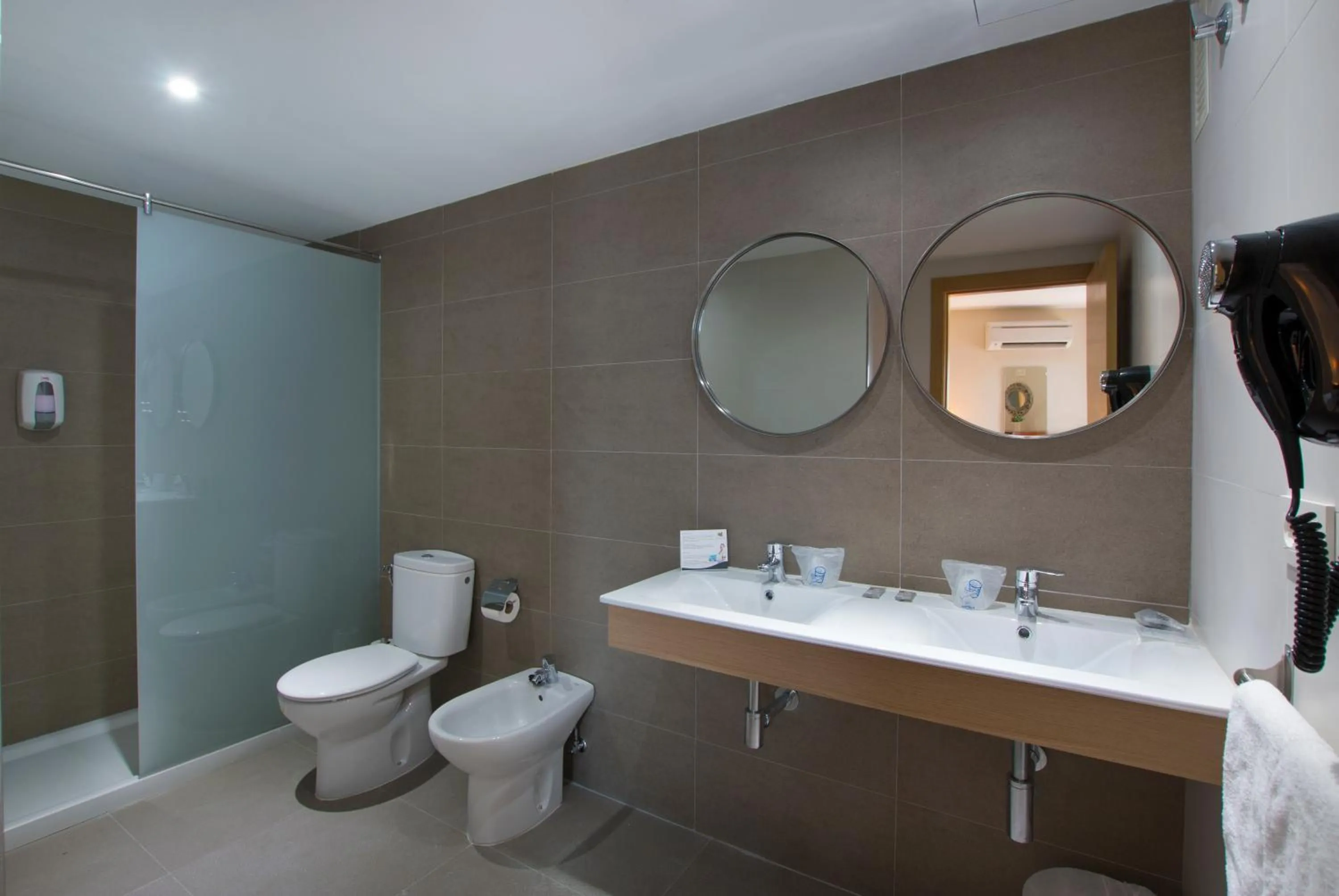 Bathroom in Hotel Mainare Playa