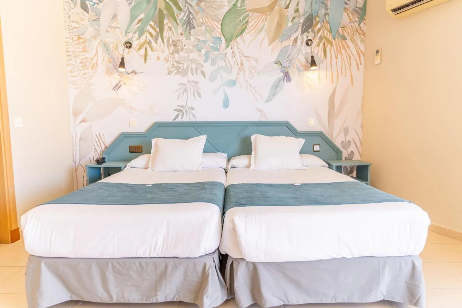 Bed in Hotel Mainare Playa