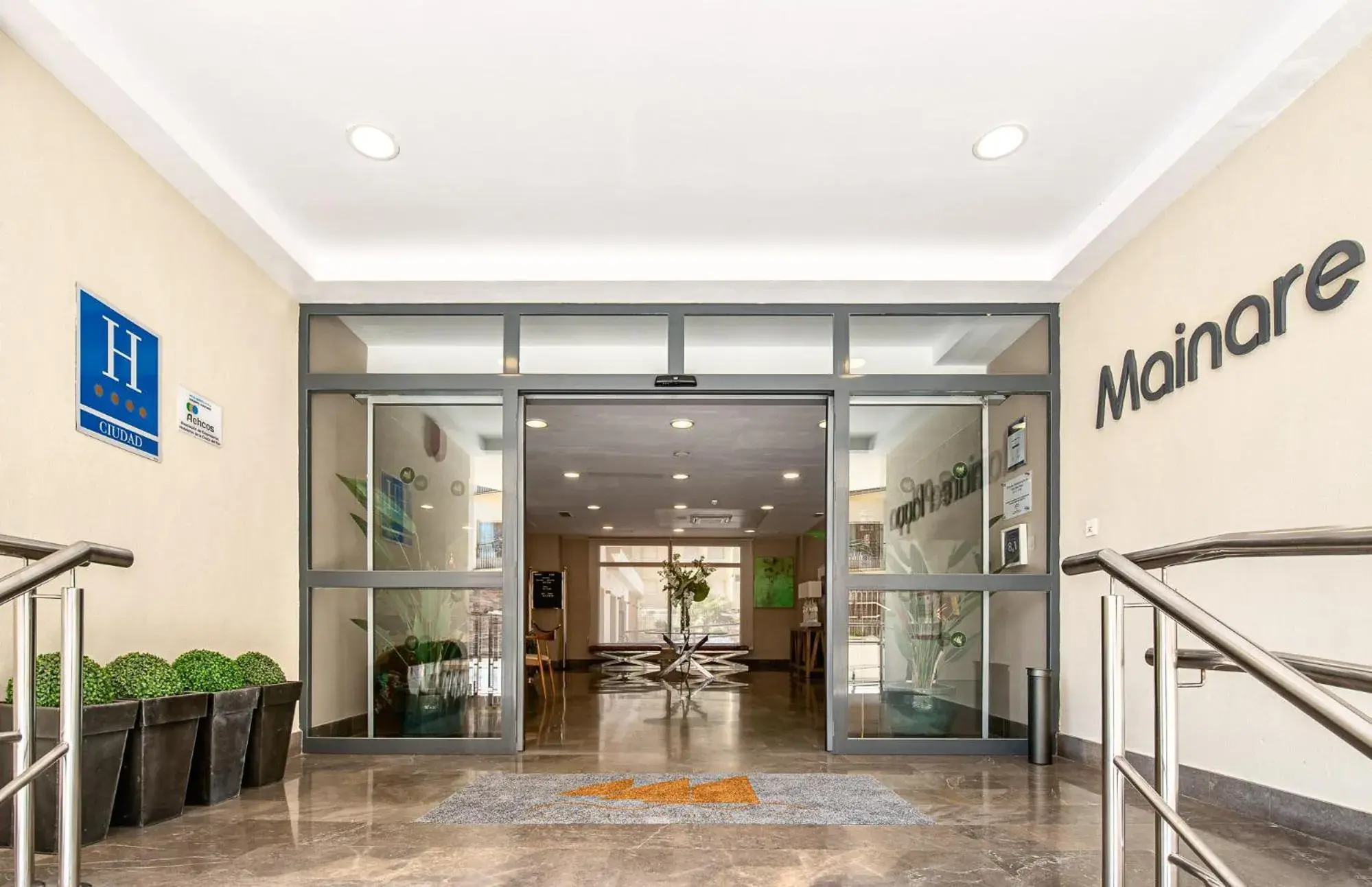 Facade/entrance in Hotel Mainare Playa Facade/entrance in Hotel Mainare Playa