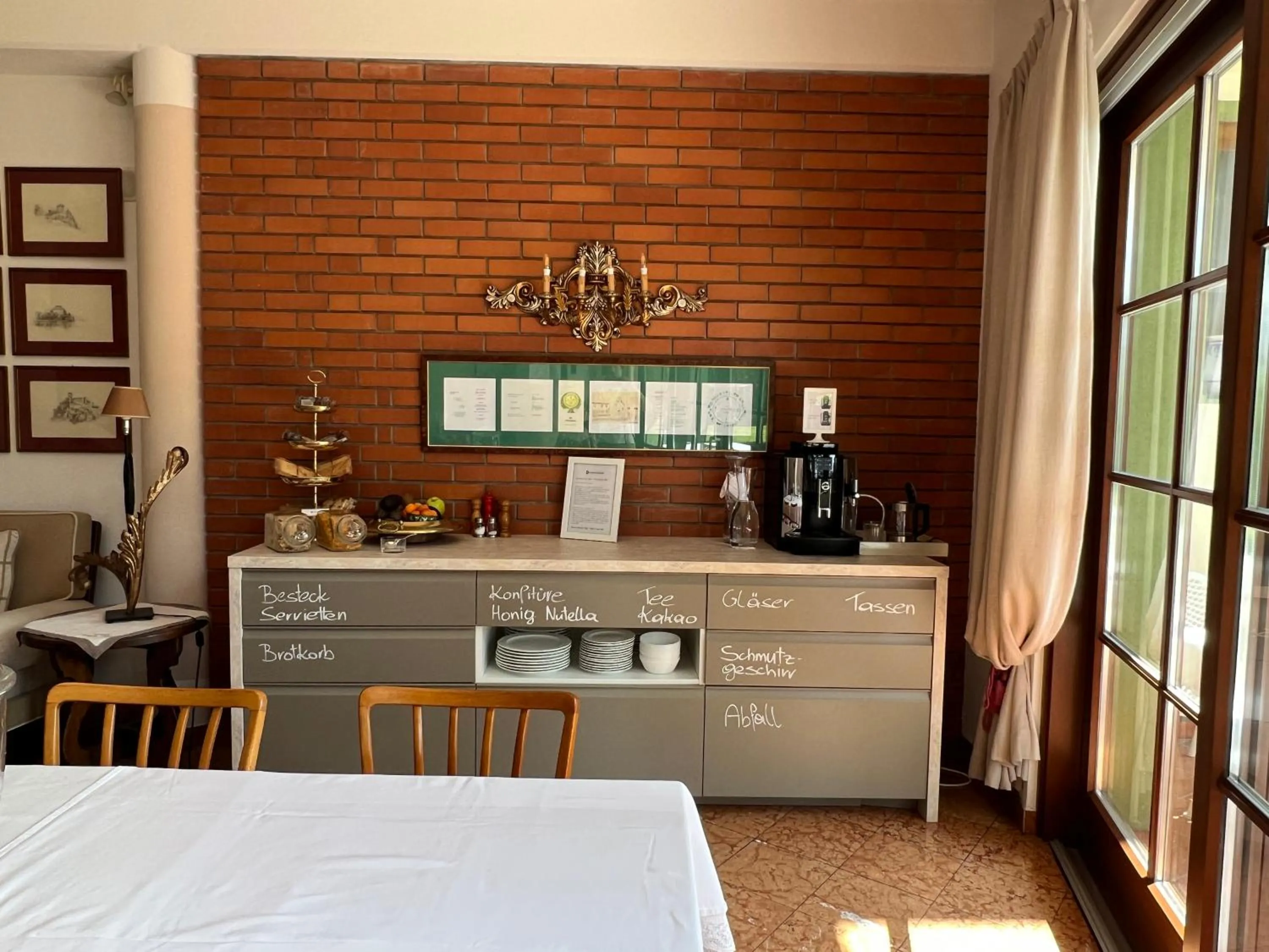 Breakfast, Bed in Dietrichsteinerhof Apartments & Rooms