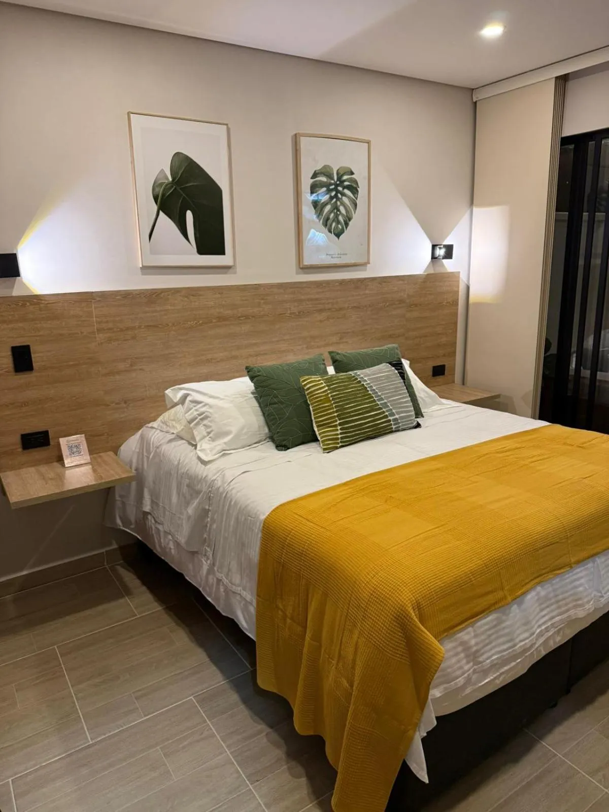 Photo of the whole room, Bed in Manila Hotel Boutique