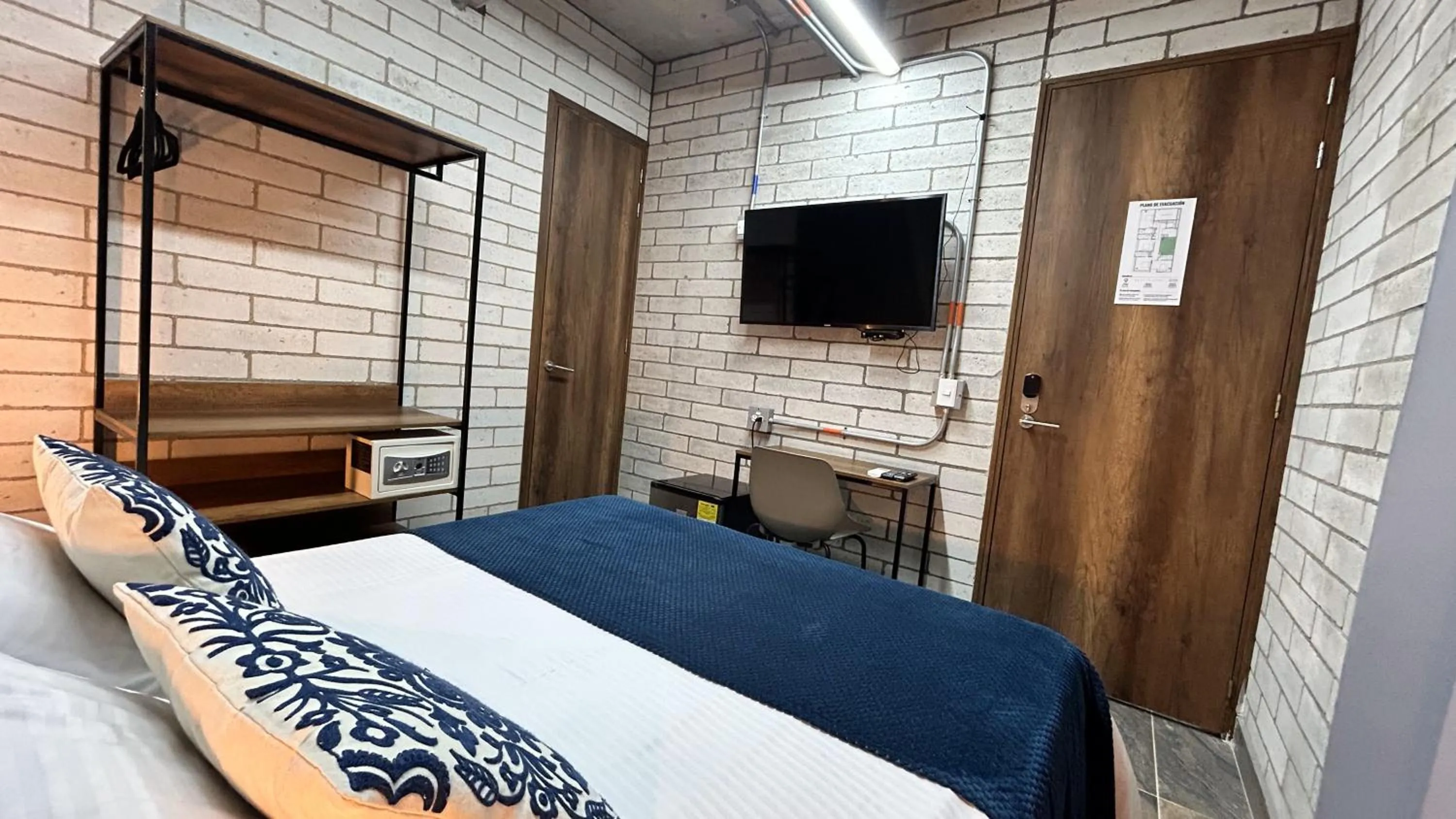 Bed in Manila Hotel Boutique