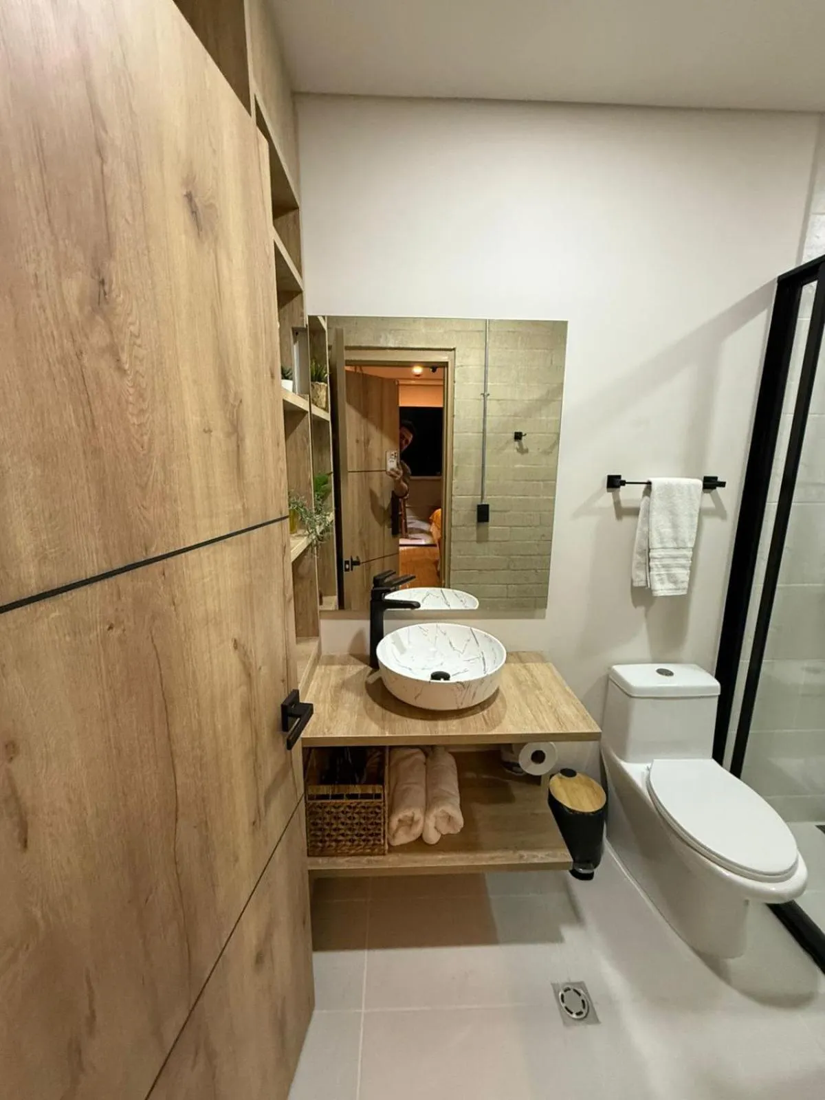 Shower in Manila Hotel Boutique