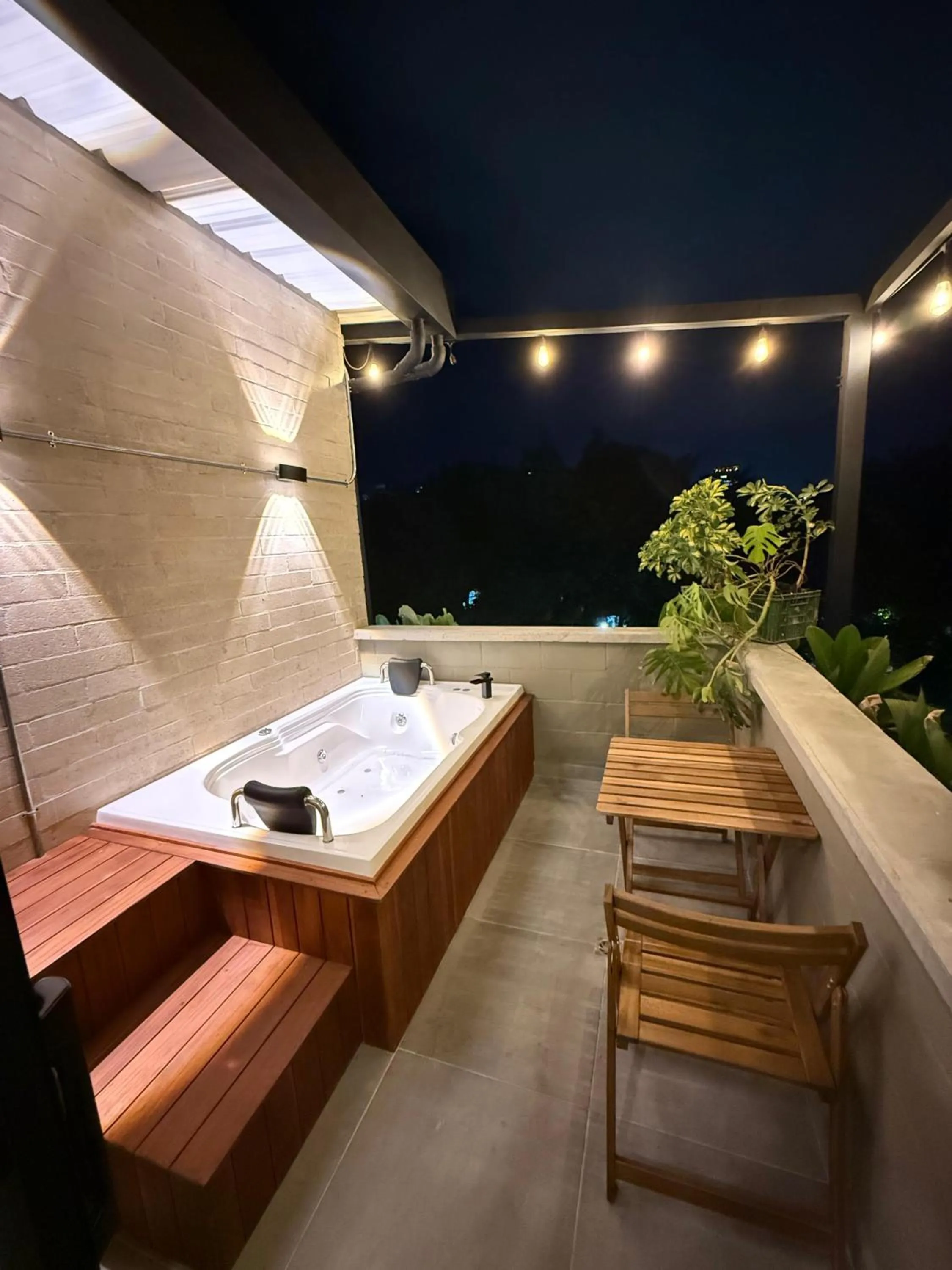 Hot Tub in Manila Hotel Boutique