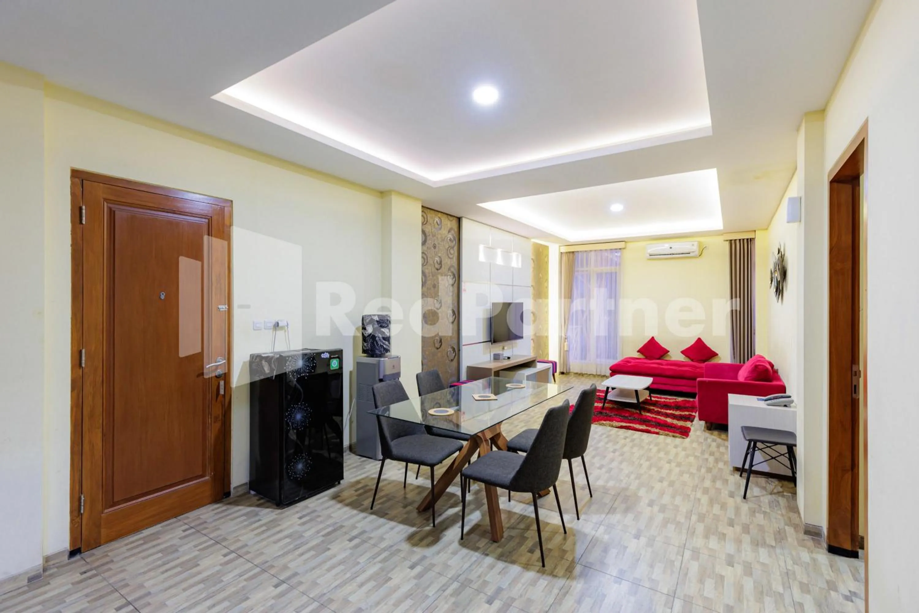 Seating area in De Malang Sweet Homestay Syariah Mitra RedDoorz