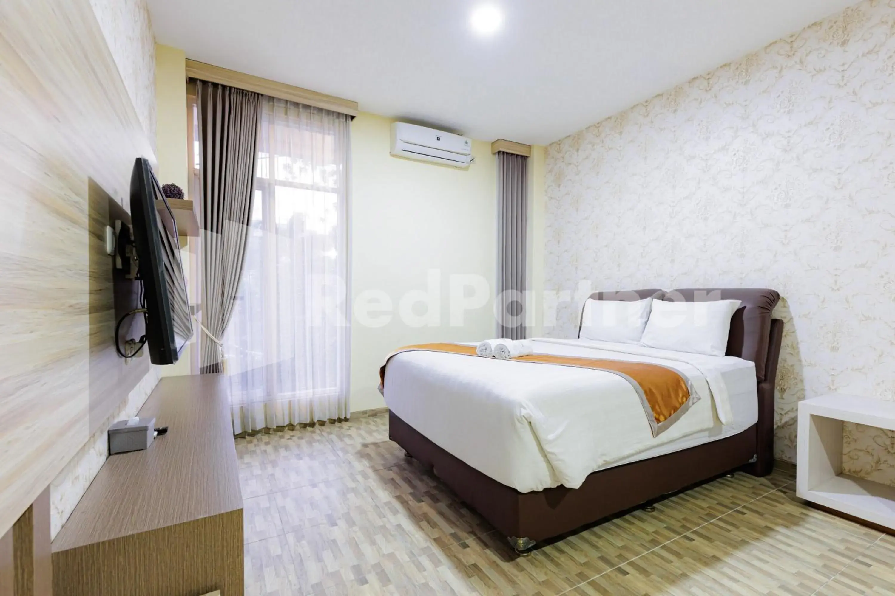 Family Room in De Malang Sweet Homestay Syariah Mitra RedDoorz Family Room in De Malang Sweet Homestay Syariah Mitra RedDoorz