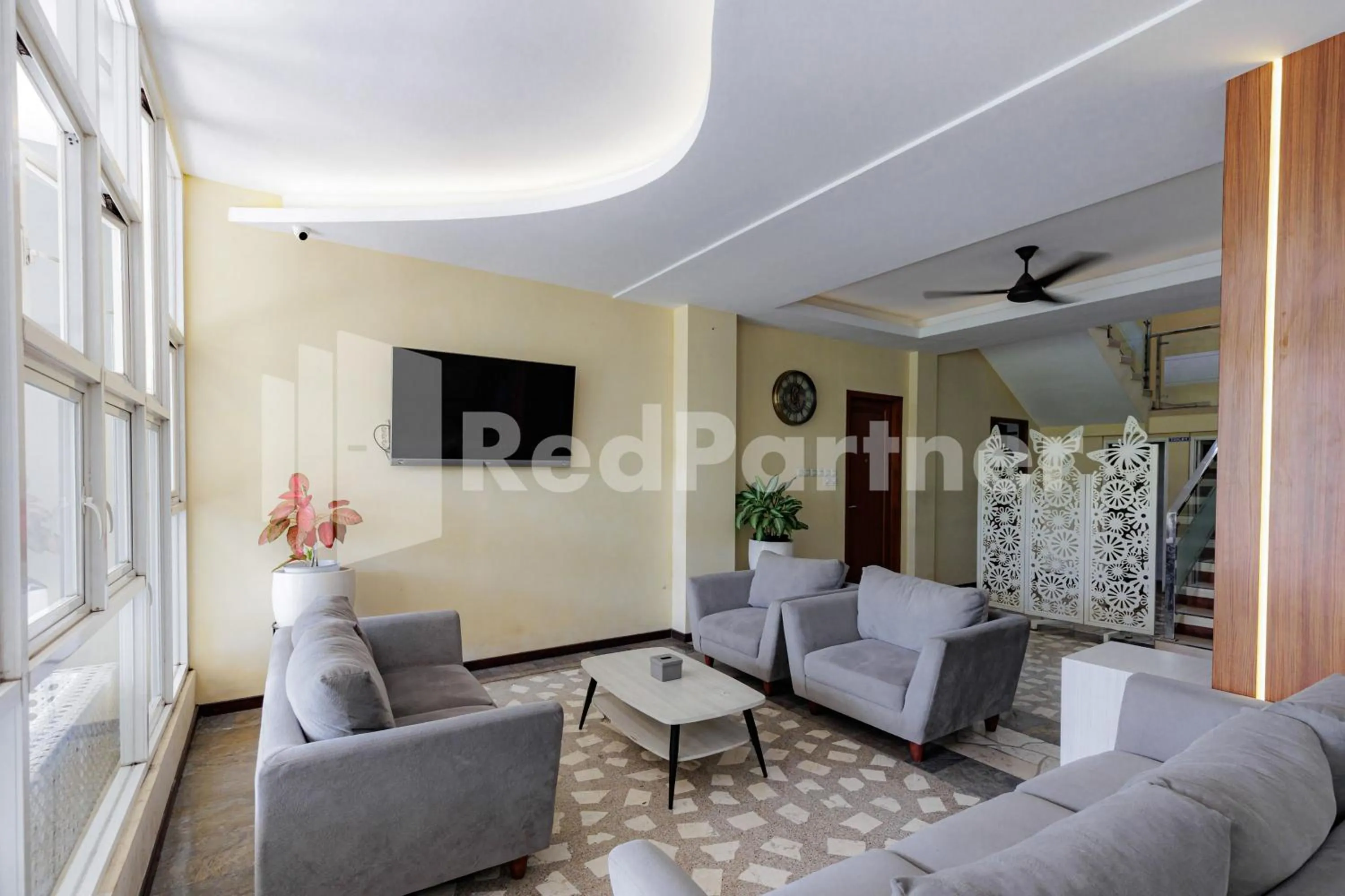 Seating area in De Malang Sweet Homestay Syariah Mitra RedDoorz