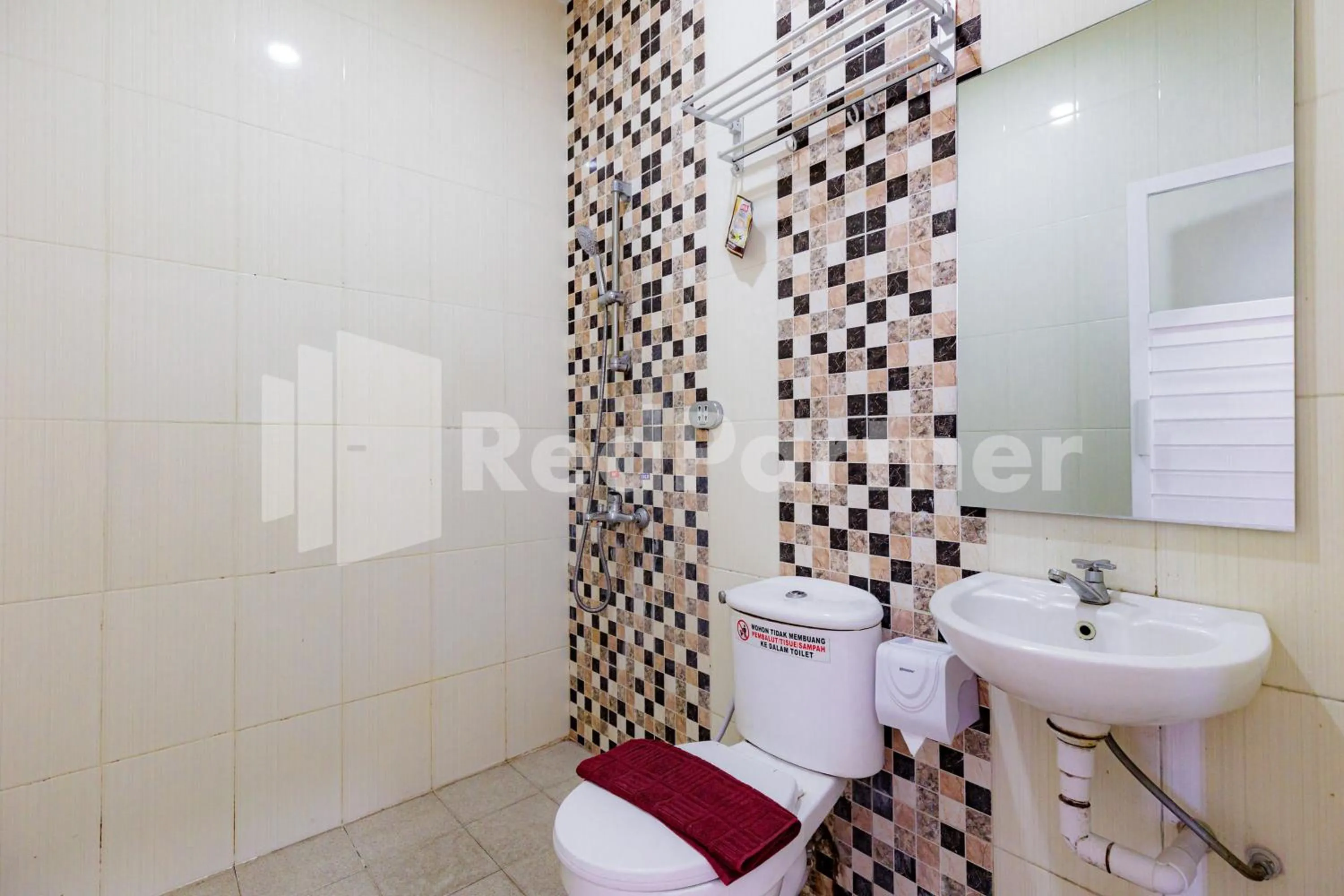 Bathroom in De Malang Sweet Homestay Syariah Mitra RedDoorz