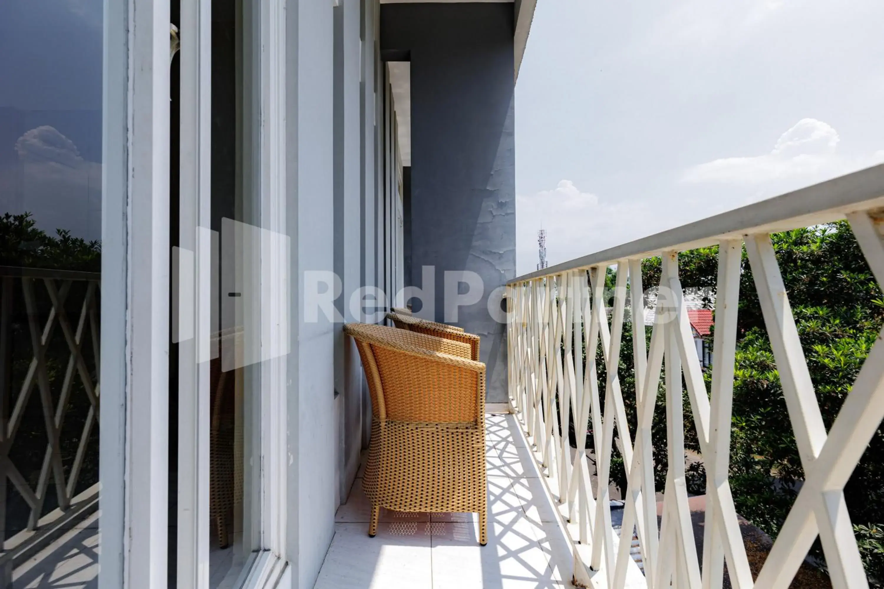 Superior Twin Room in De Malang Sweet Homestay Syariah Mitra RedDoorz Superior Twin Room in De Malang Sweet Homestay Syariah Mitra RedDoorz