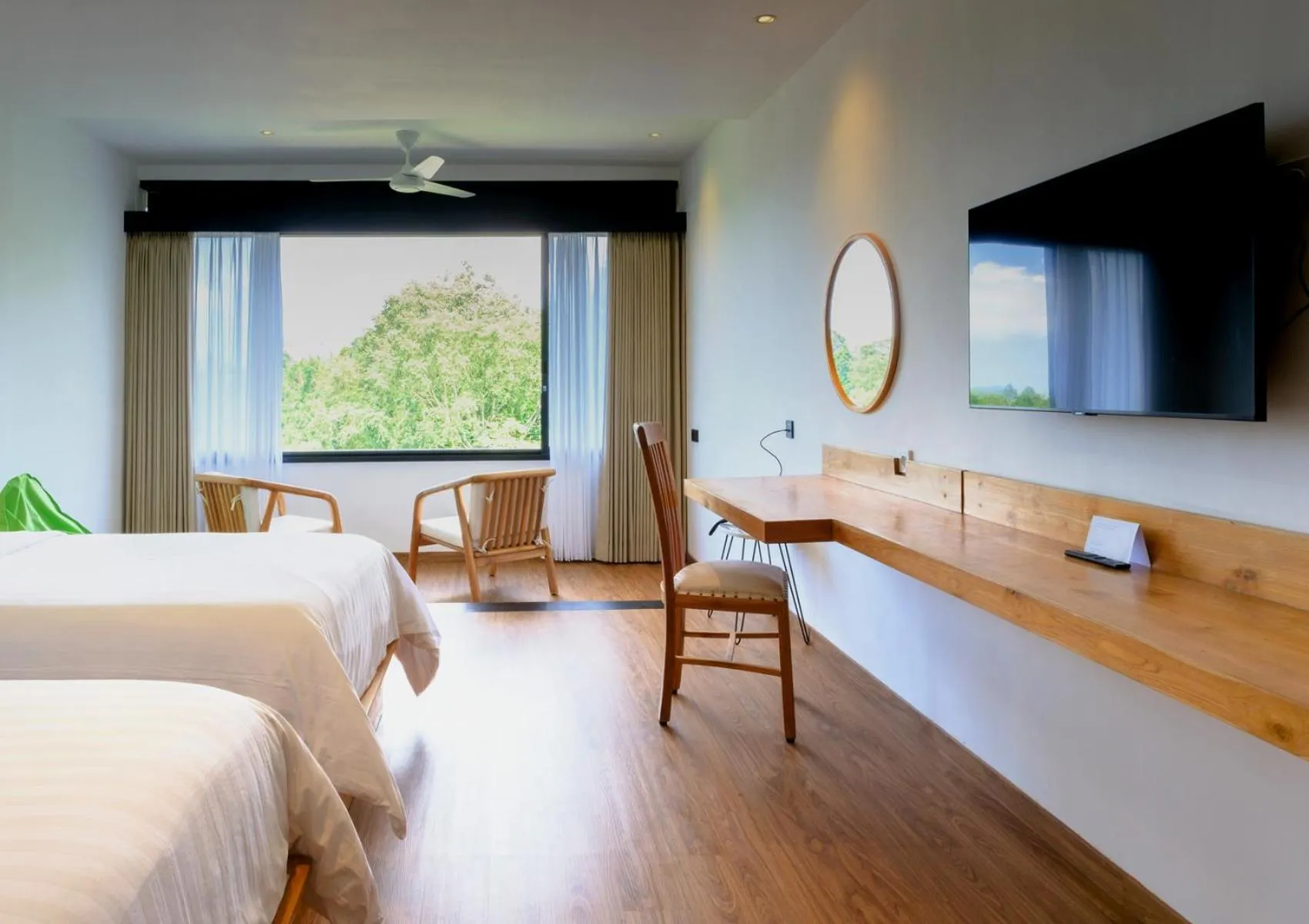 TV and multimedia, Bed in Giriwood Hotel & Villa